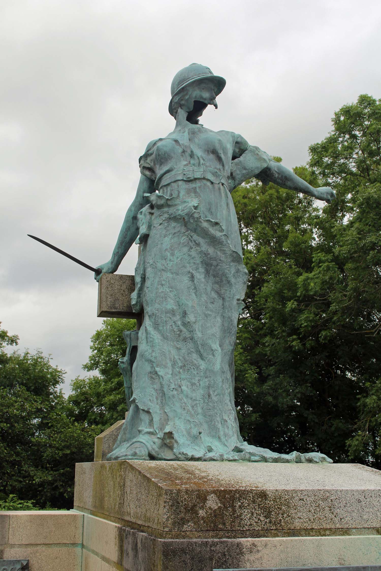 Trévières, monument aux morts