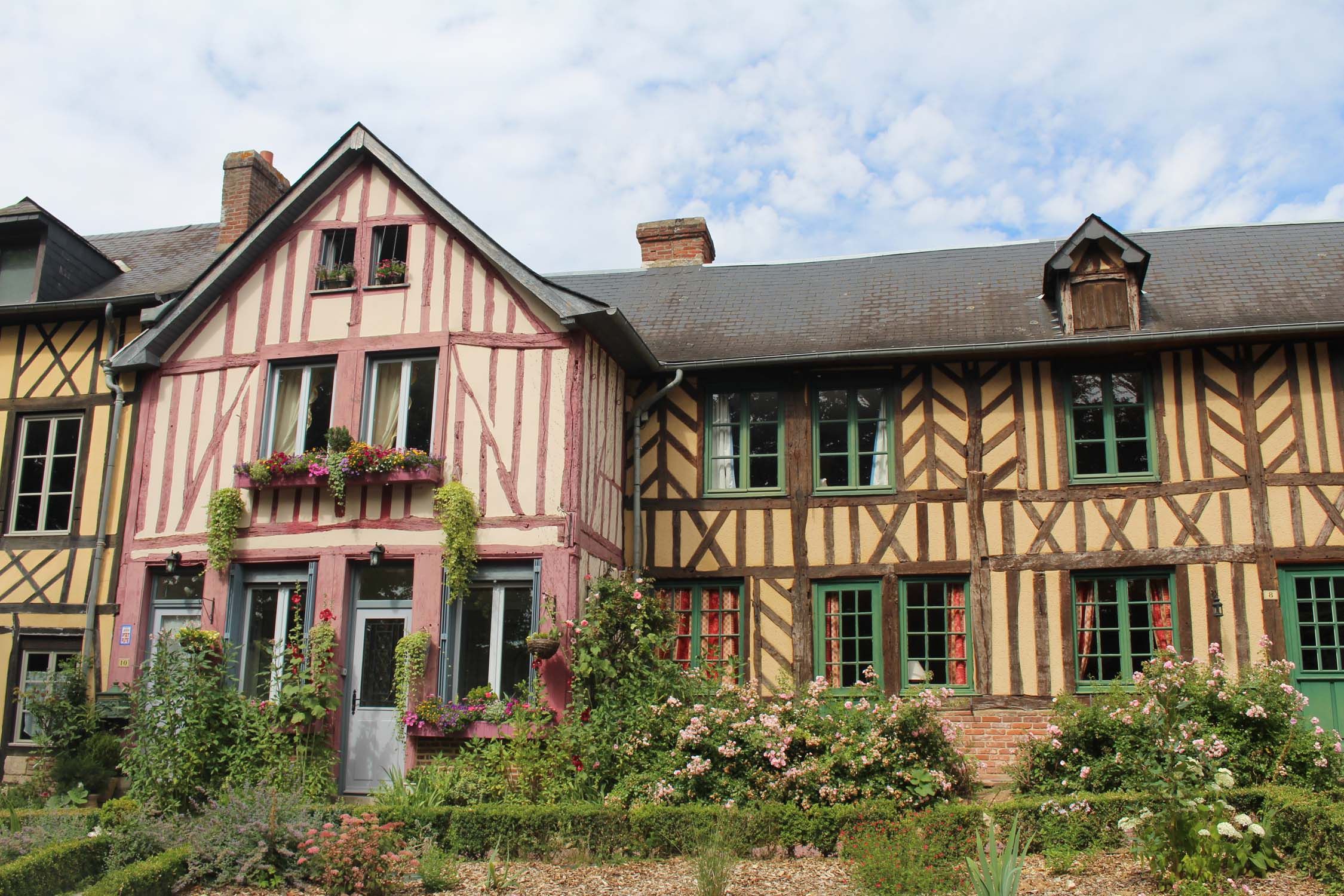 Le Bec-Hellouin, maison