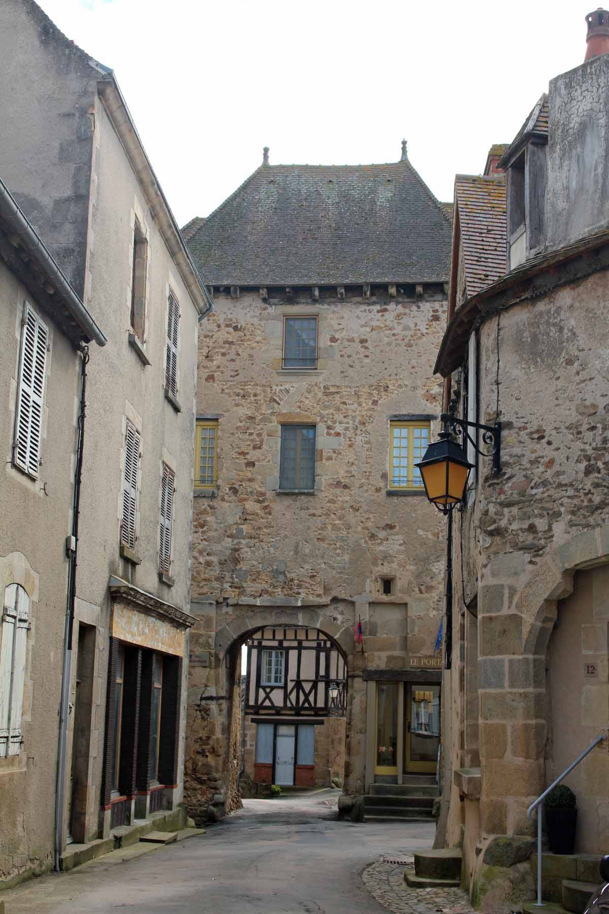 Saint-Benoît-du-Sault, ruelle