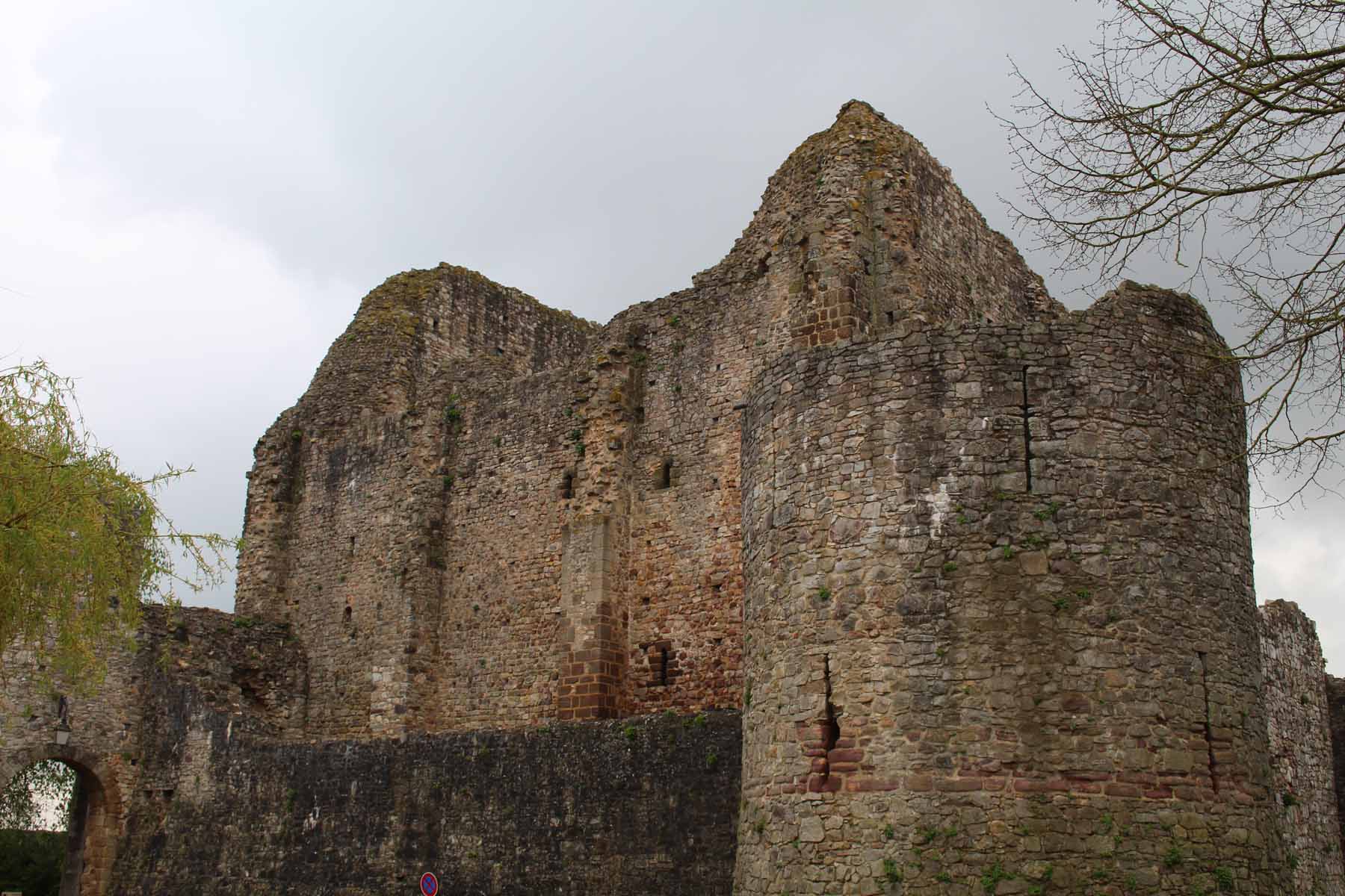 Château de Sainte-Suzanne