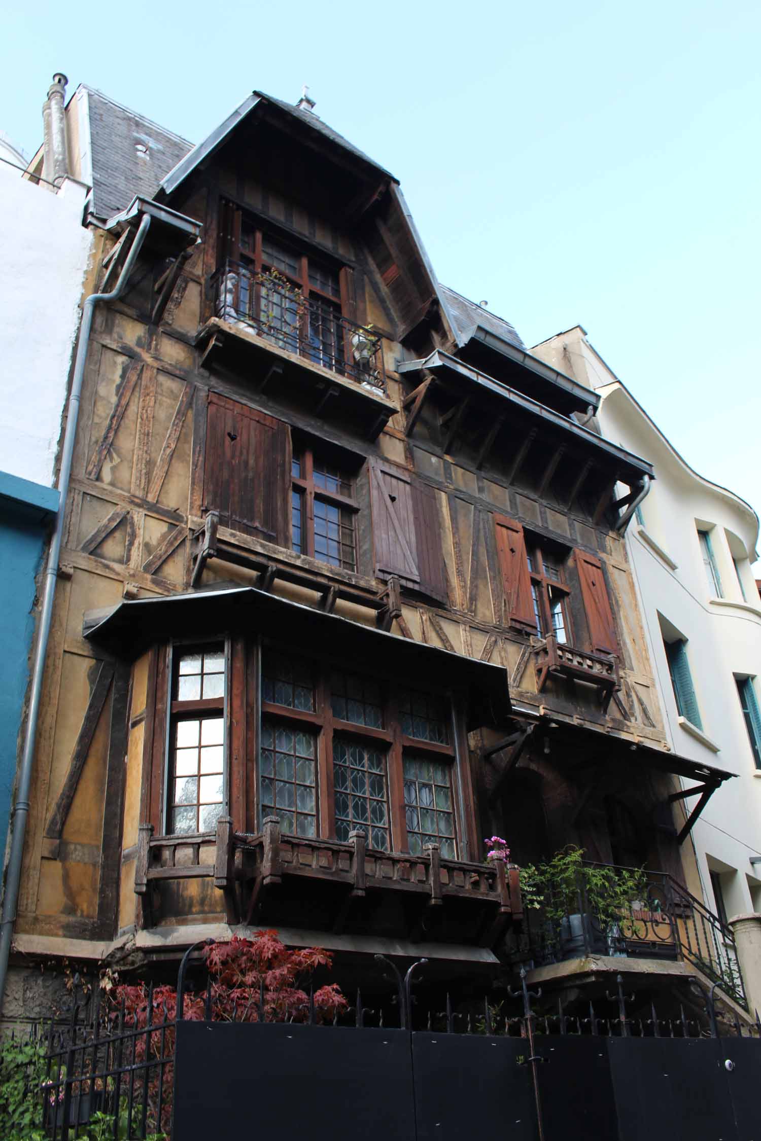 Square Montsouris, maison en bois