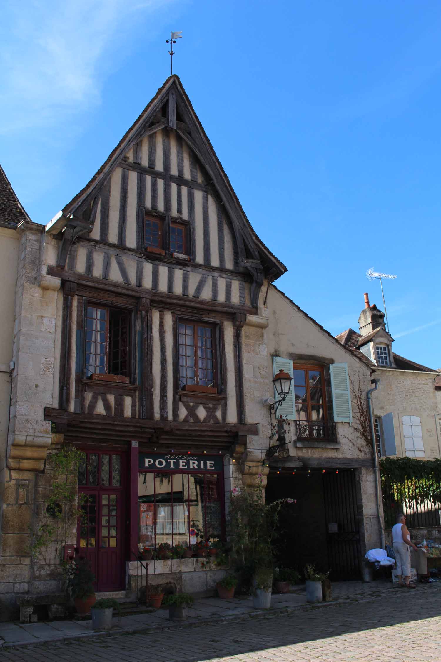 Noyers-sur-Serein, maison à colombage