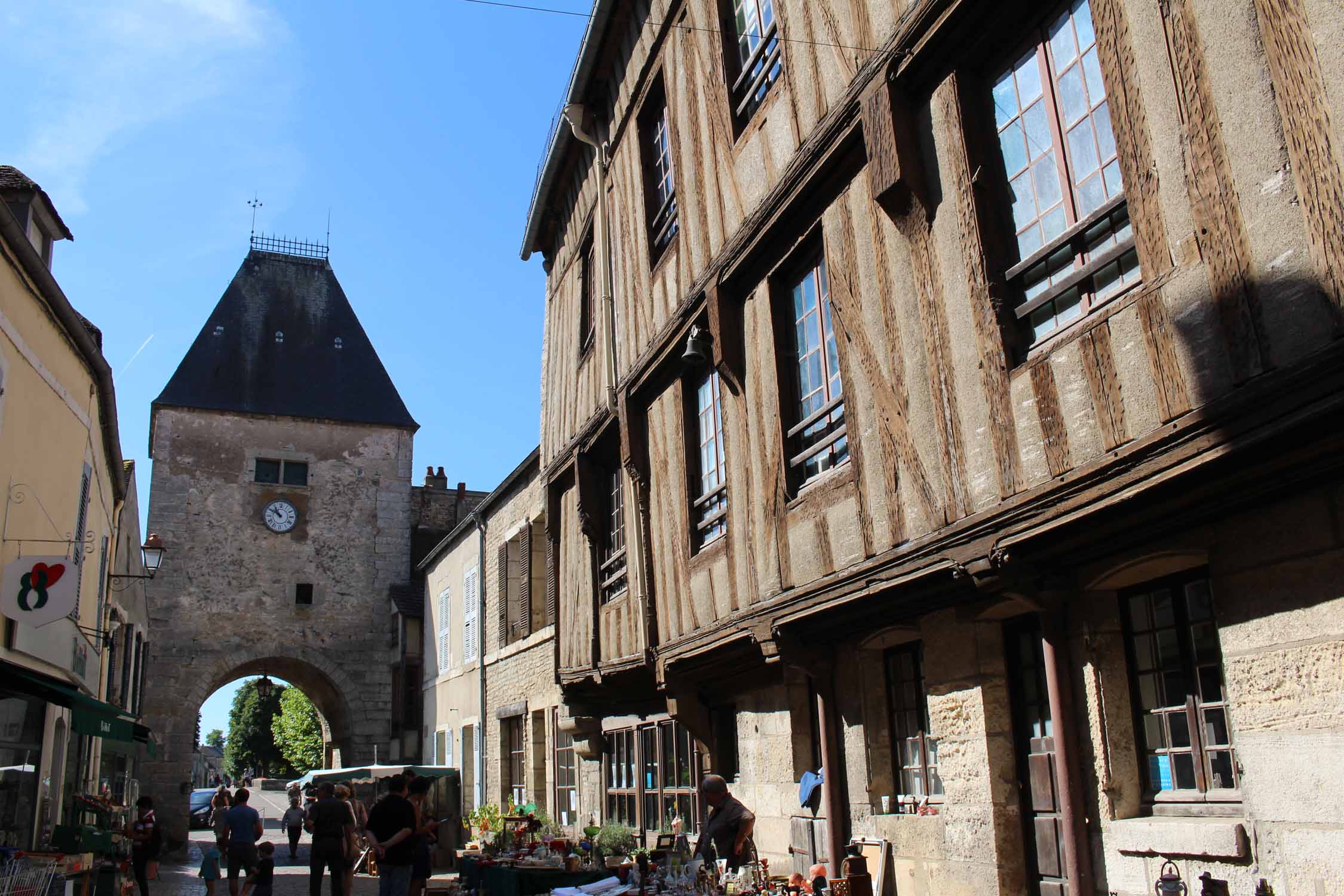 Noyers-sur-Serein, porte de ville