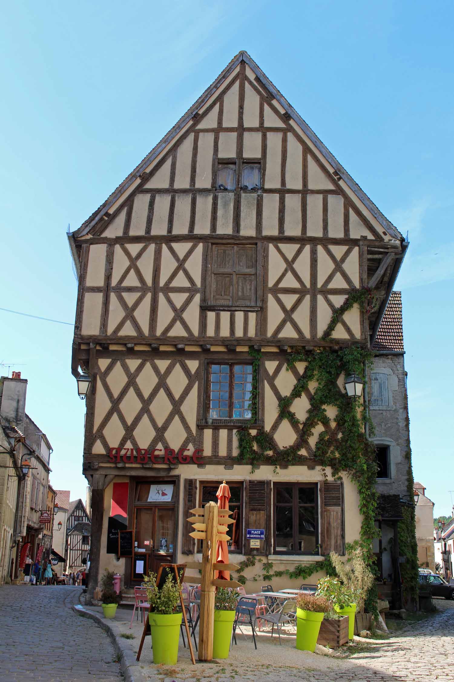 Noyers-sur-Serein, village médiéval