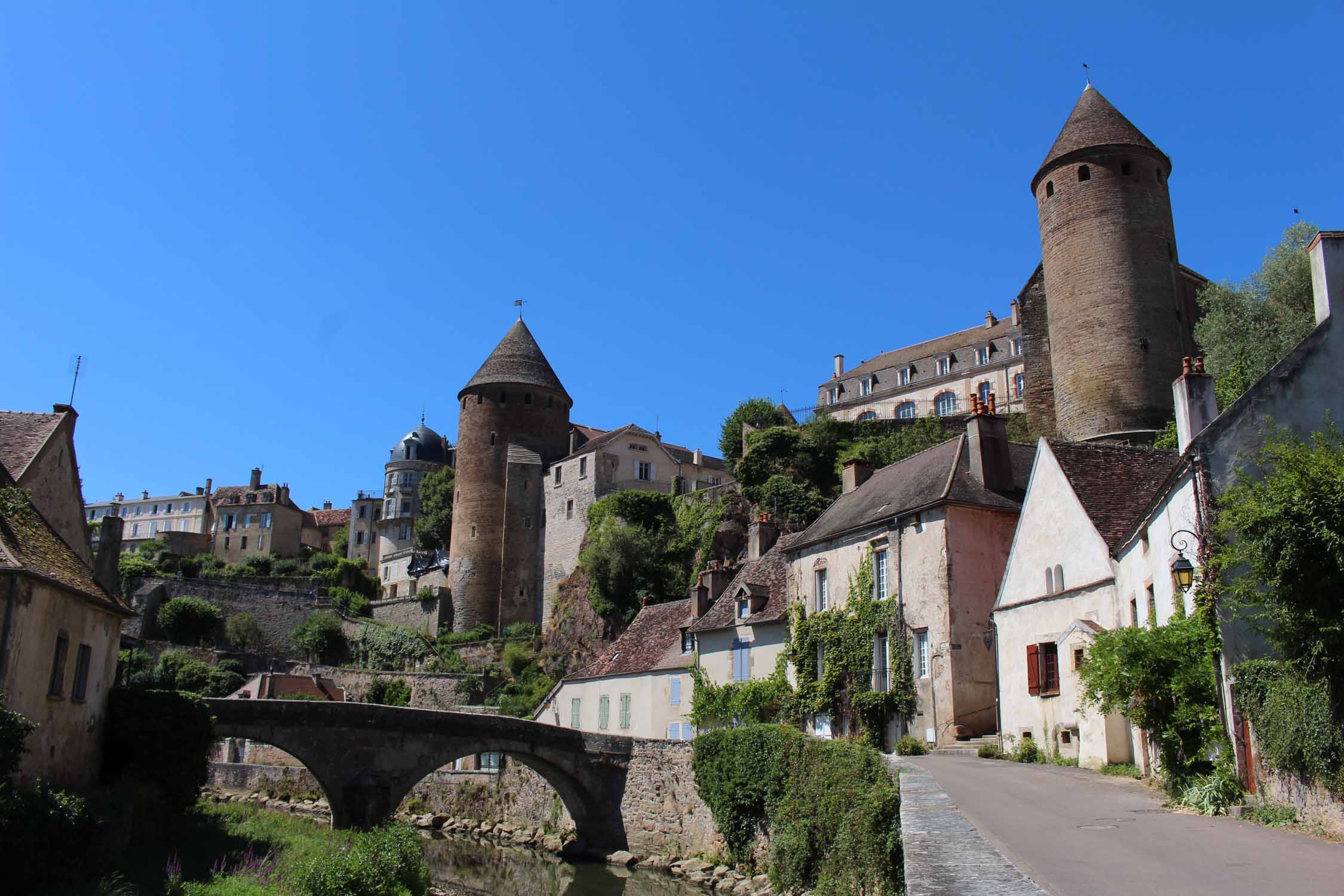 Semur-en-Auxois, maisons, donjons