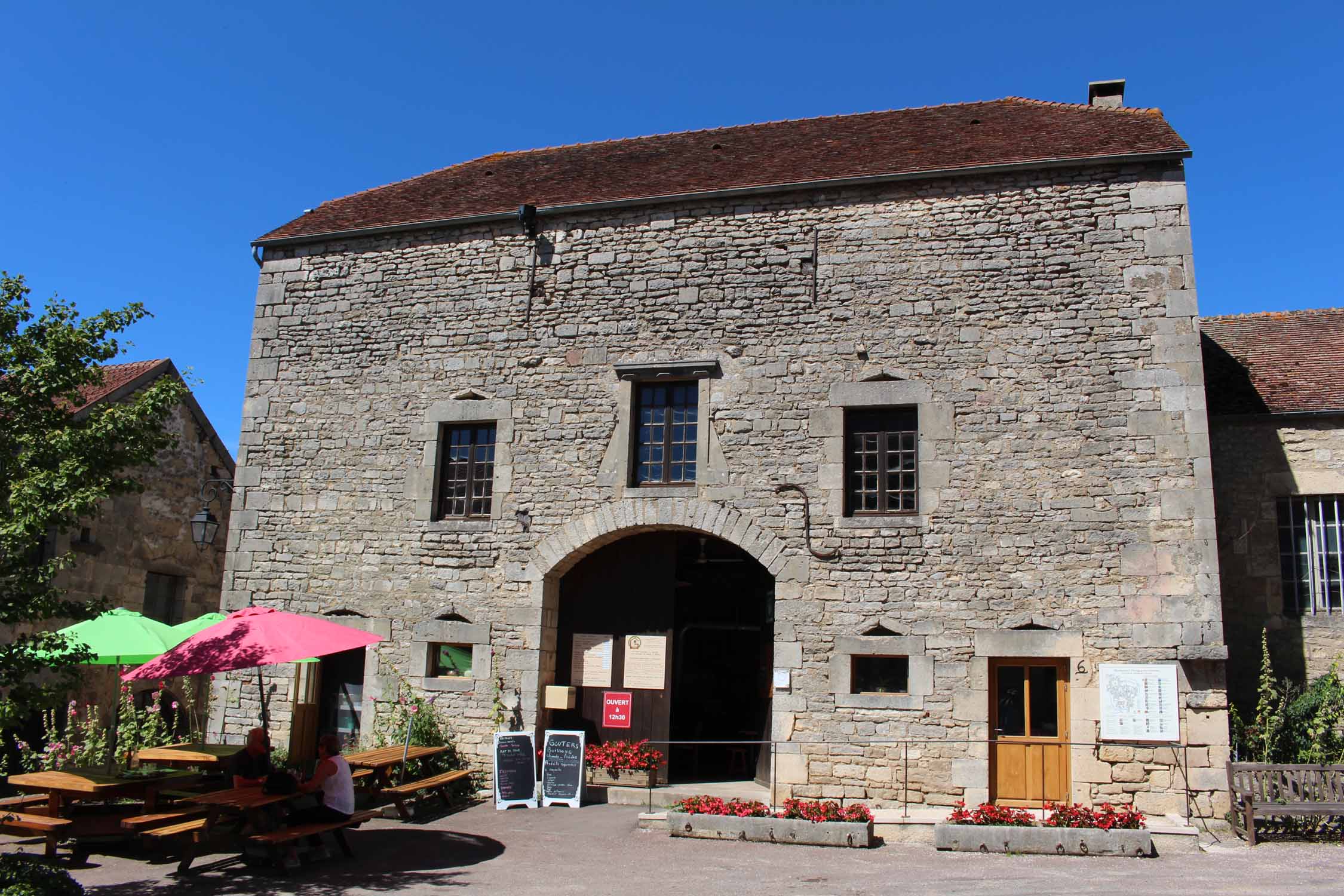 Flavigny-sur-Ozerain, ferme auberge