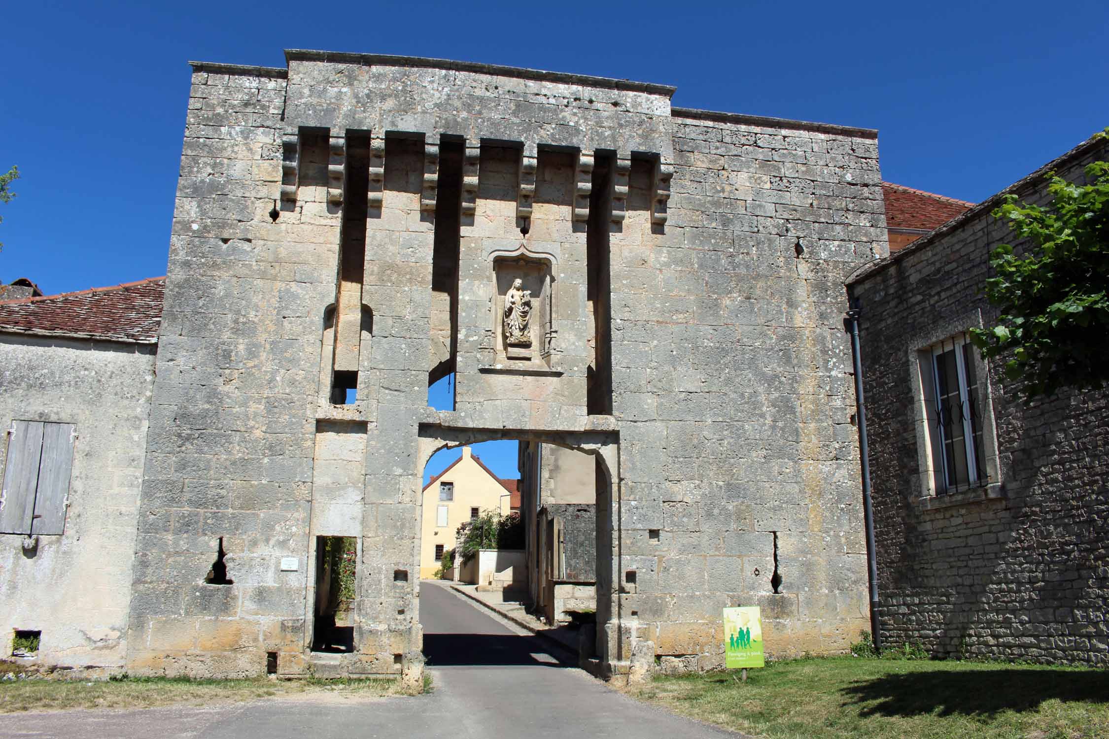 Flavigny-sur-Ozerain, porte du bourg
