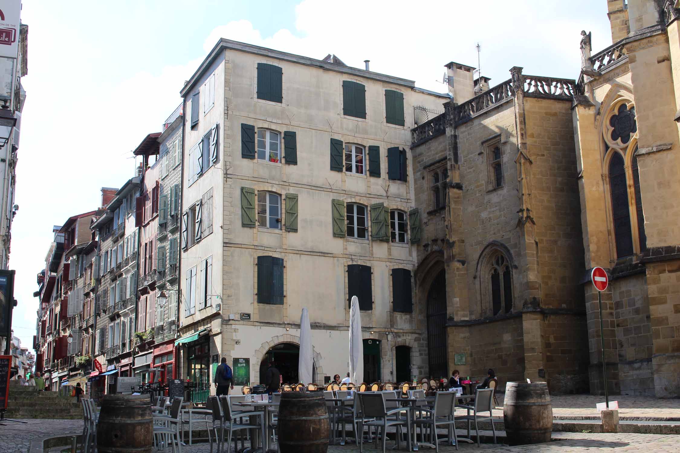 Bayonne, place Louis Pasteur, cathédrale