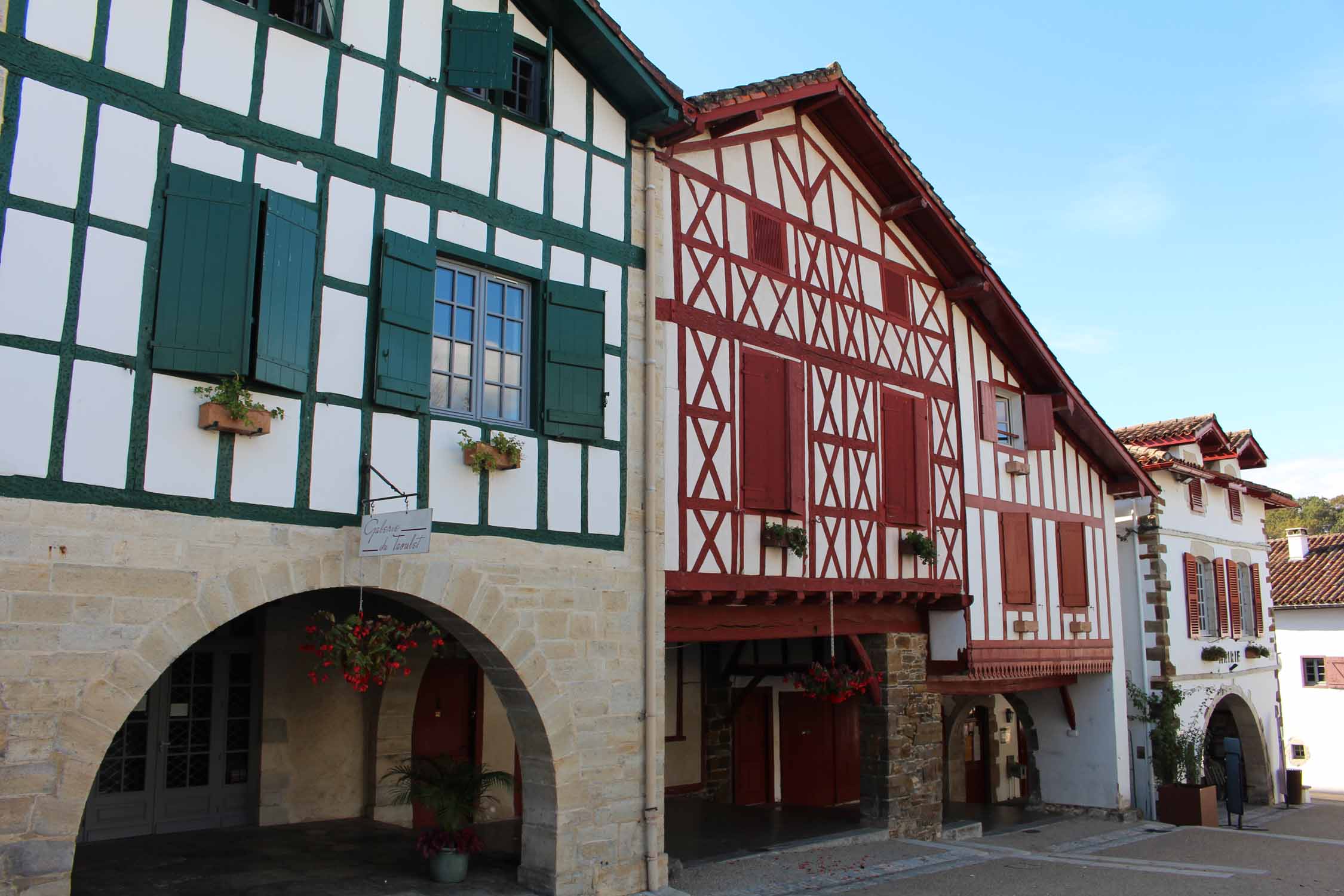 La Bastide Clairence, maisons colorées