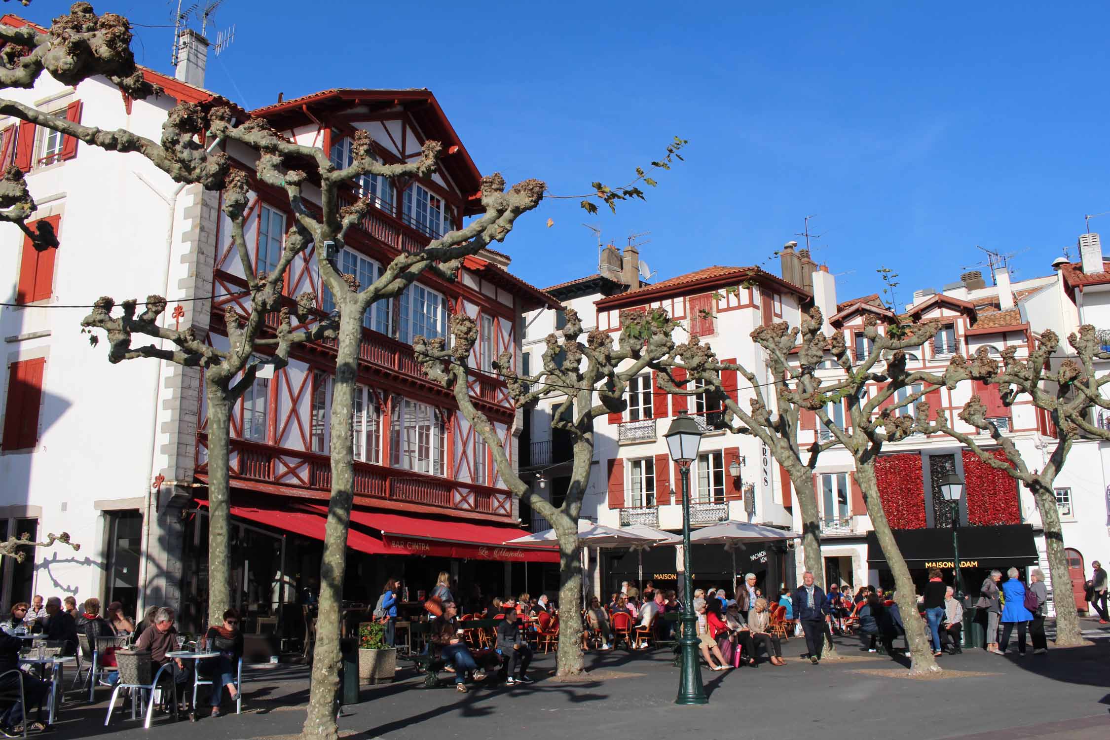 Saint-Jean-de-Luz, place Louis XIV, terrasse