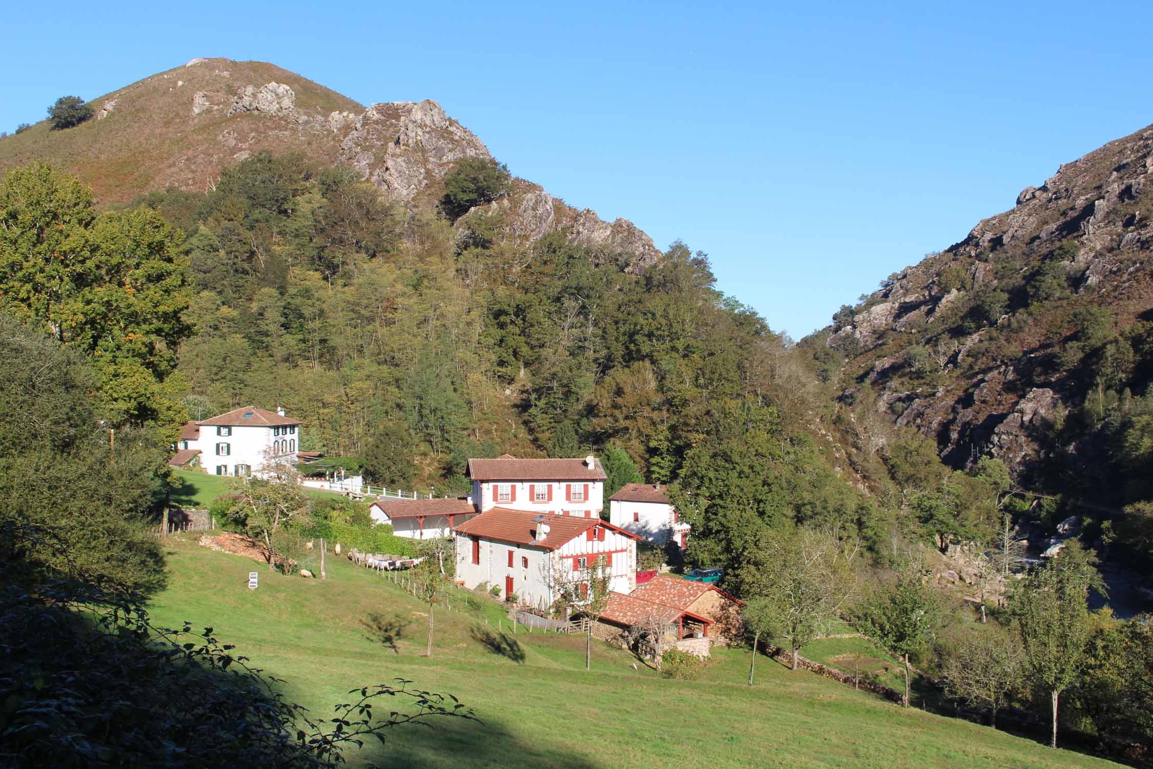 Le Pas de Roland, Pays Basque