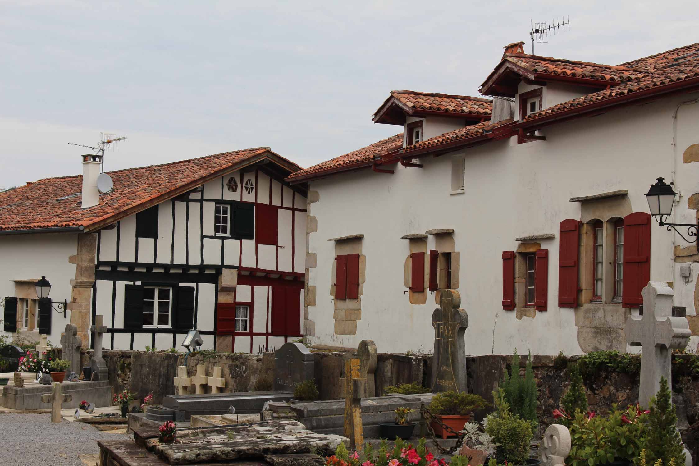 Des maisons typiques basques à Sare