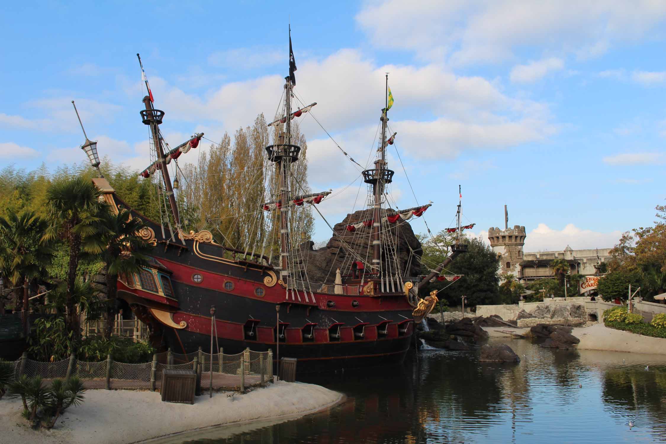 Disneyland Paris, Pirates des Caraïbes
