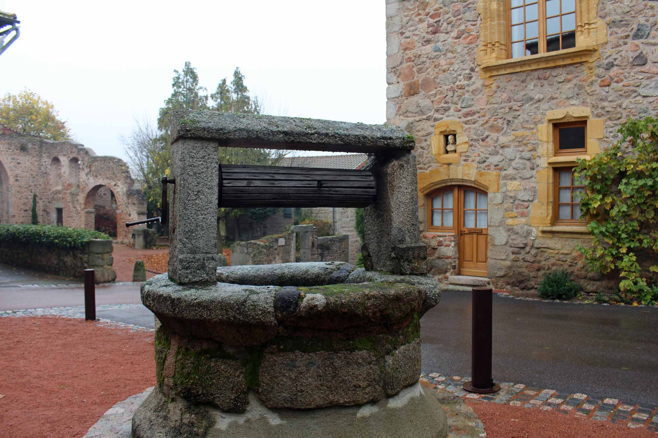 Le Crozet, vieux puits