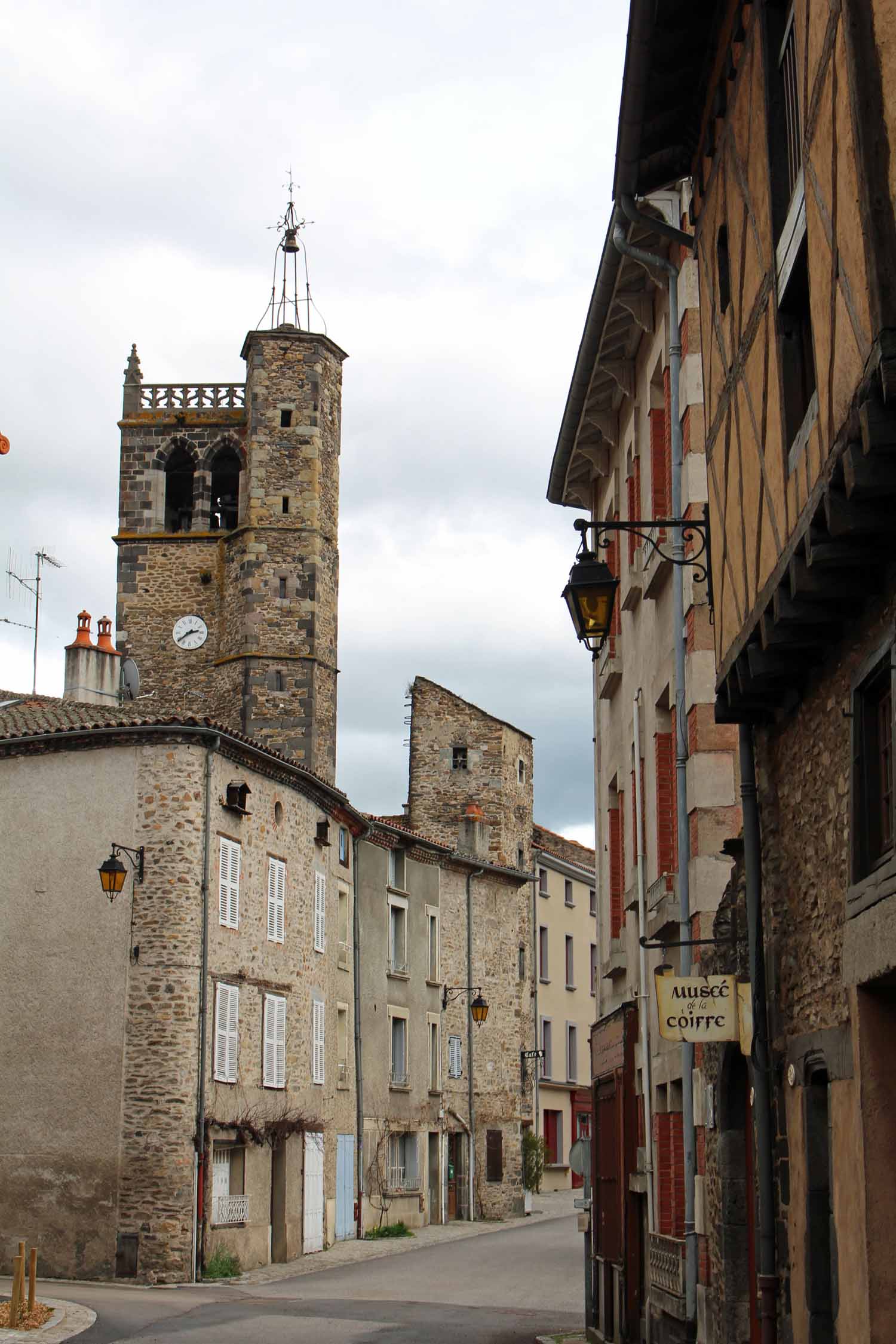 Blesle, rue clocher Saint-Martin