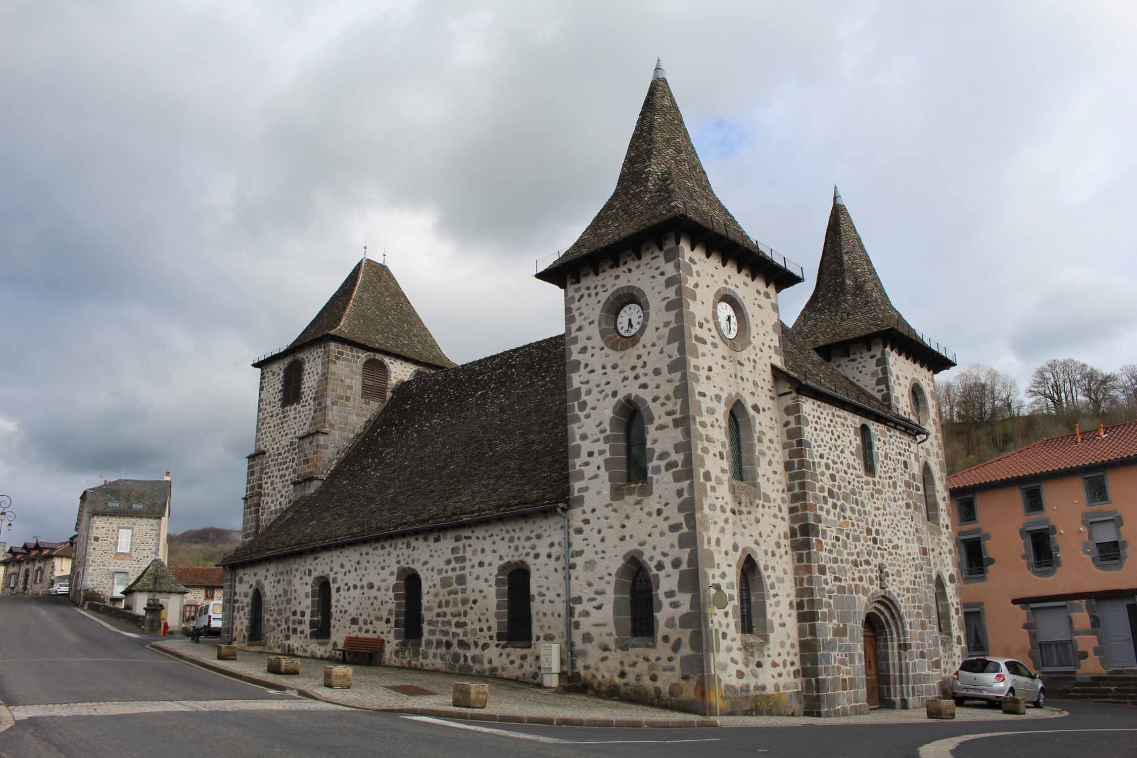 Jussac, église