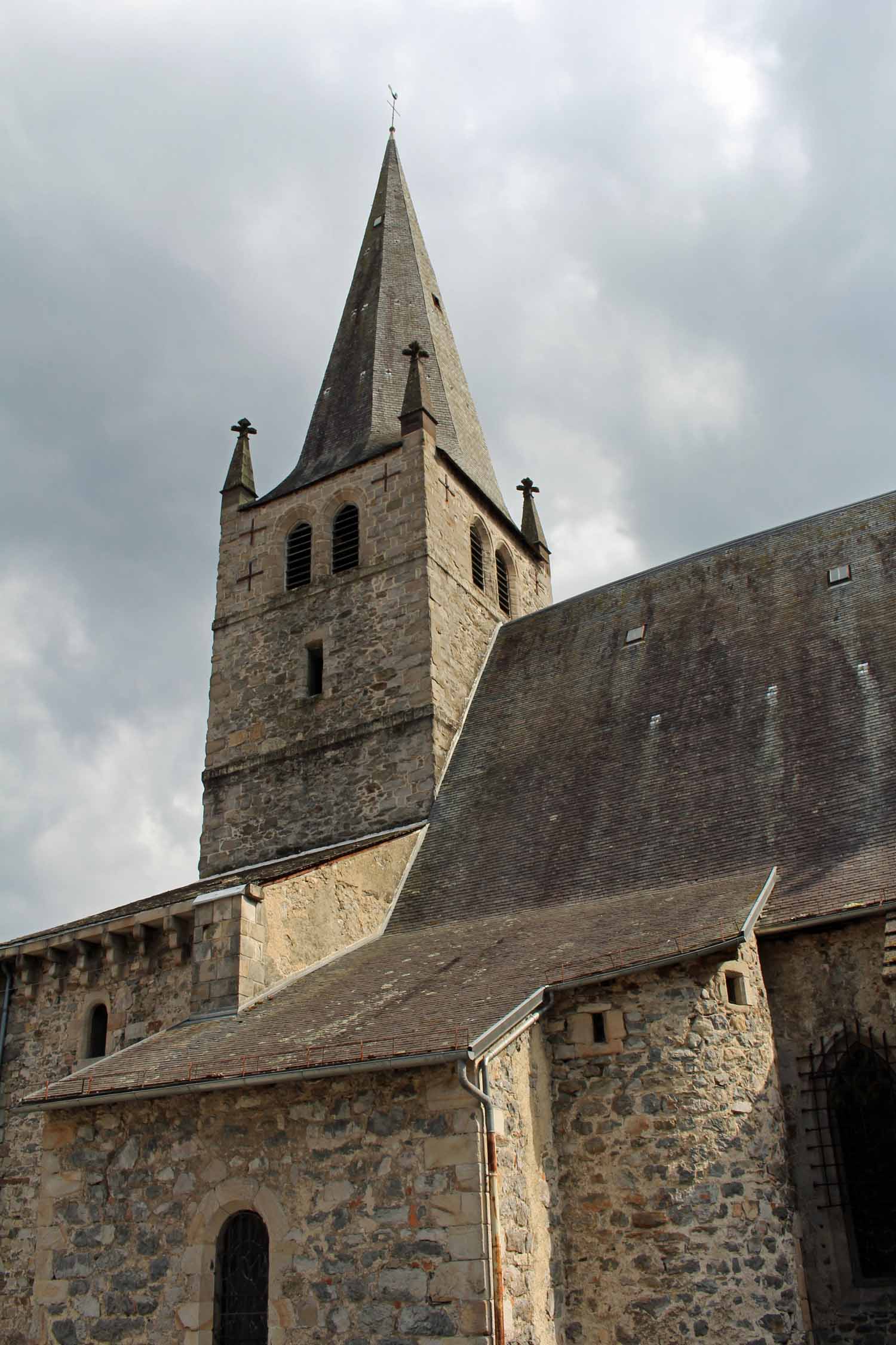 Bort-les-Orgues, église