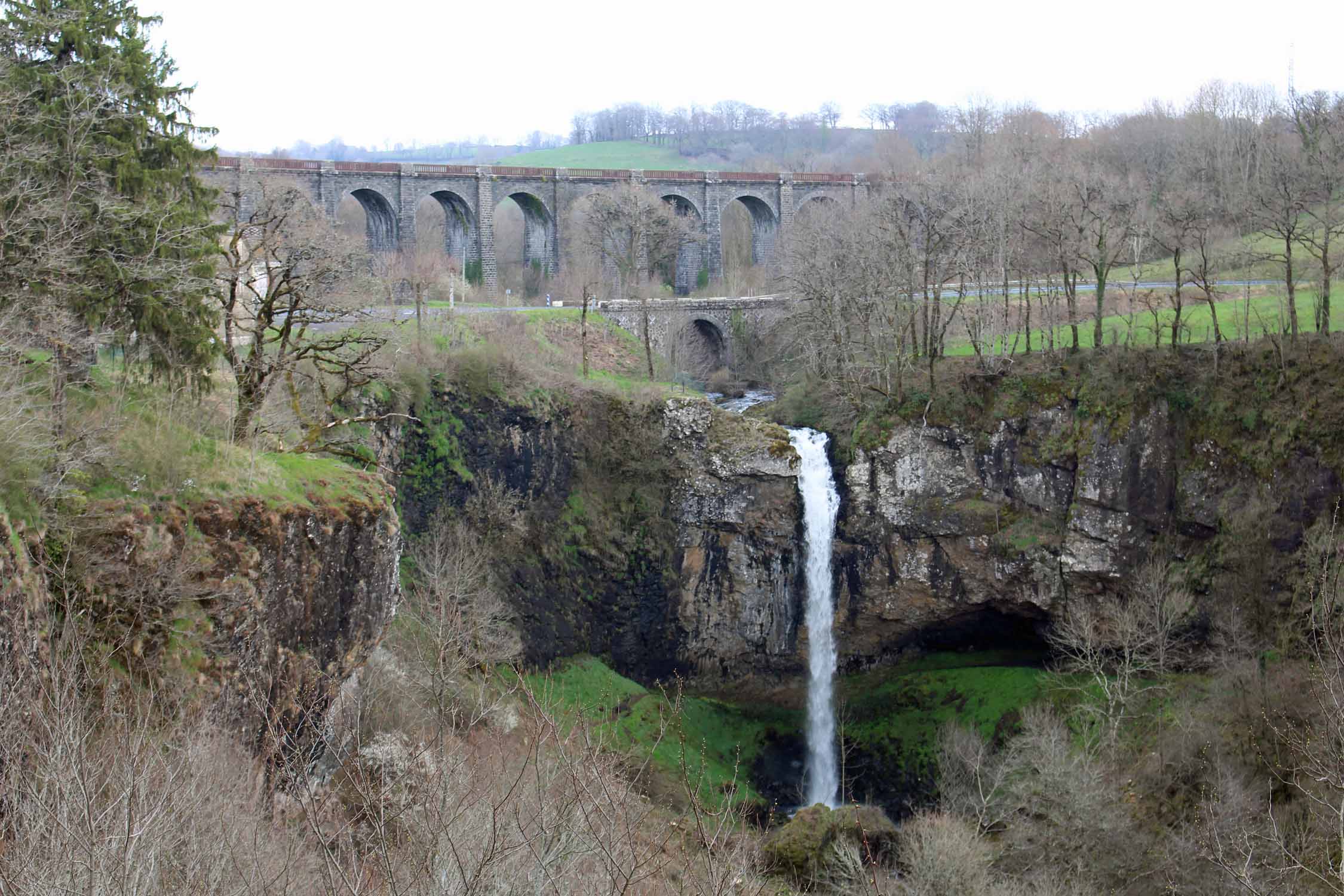 Viaduc, cascade, Sumène