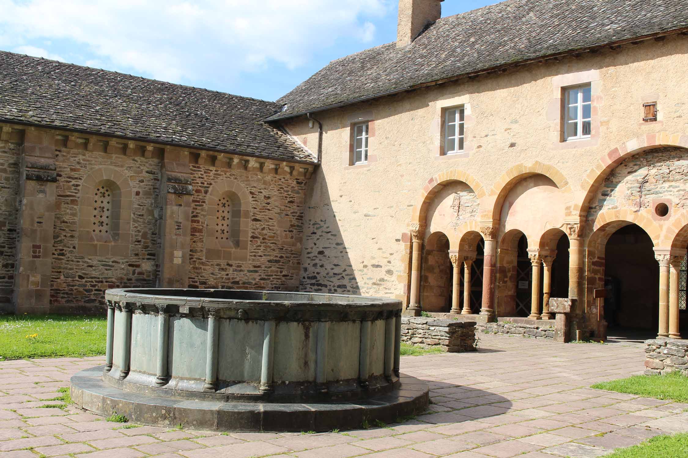 Abbatiale Sainte-Foy-de-Conques, cloître