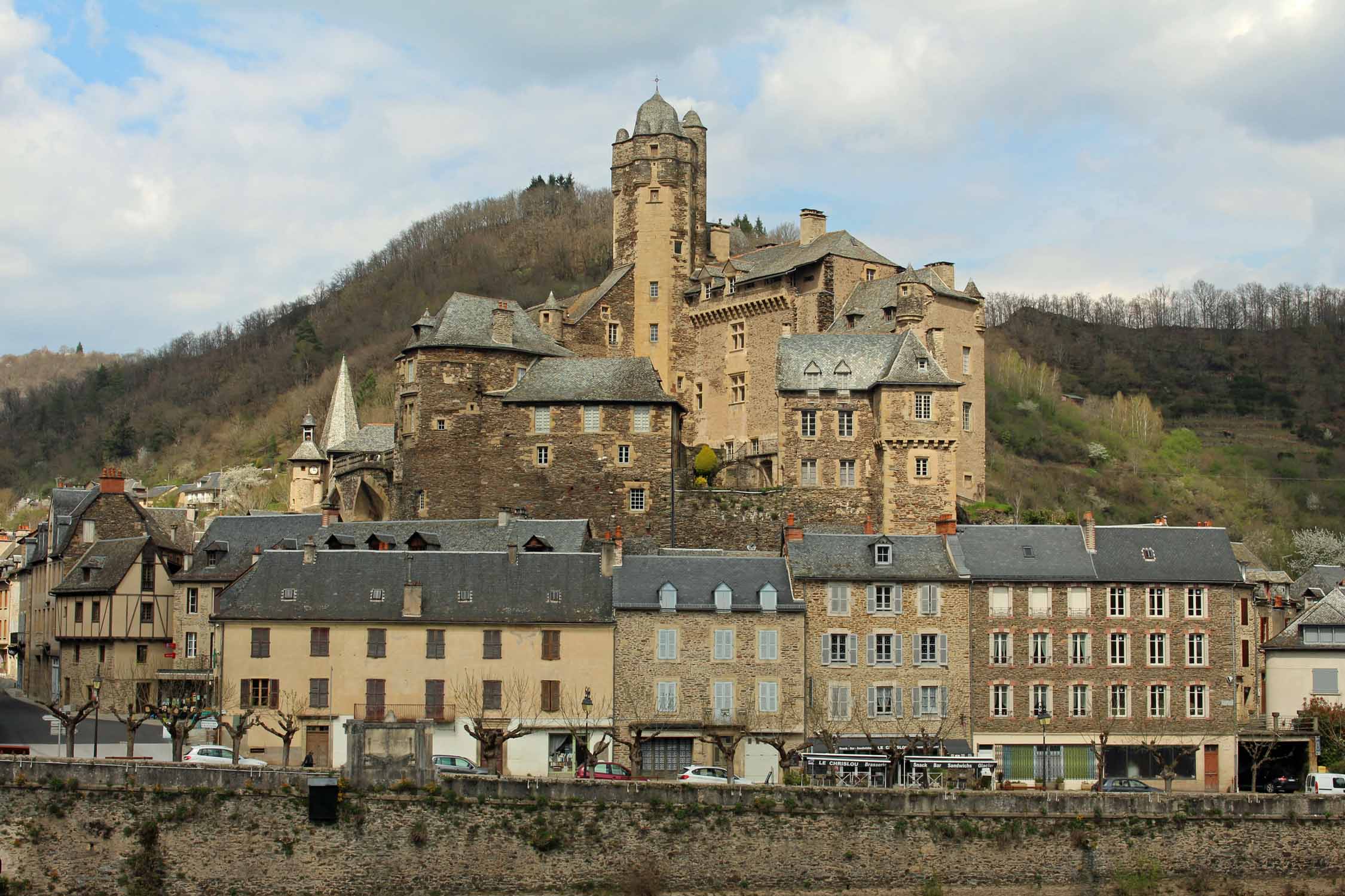 Estaing, village