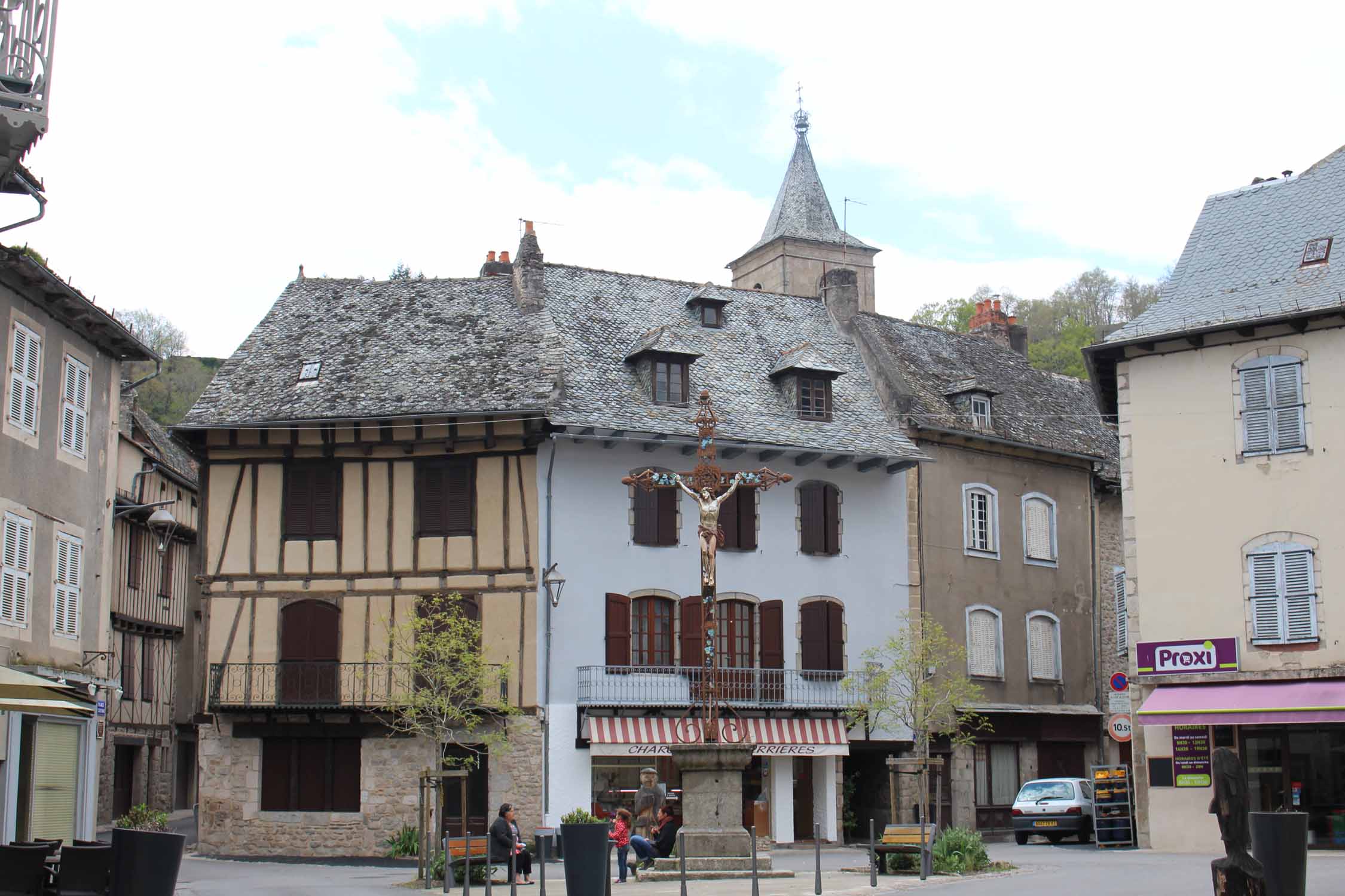 Entraygues-sur-Truyère, place