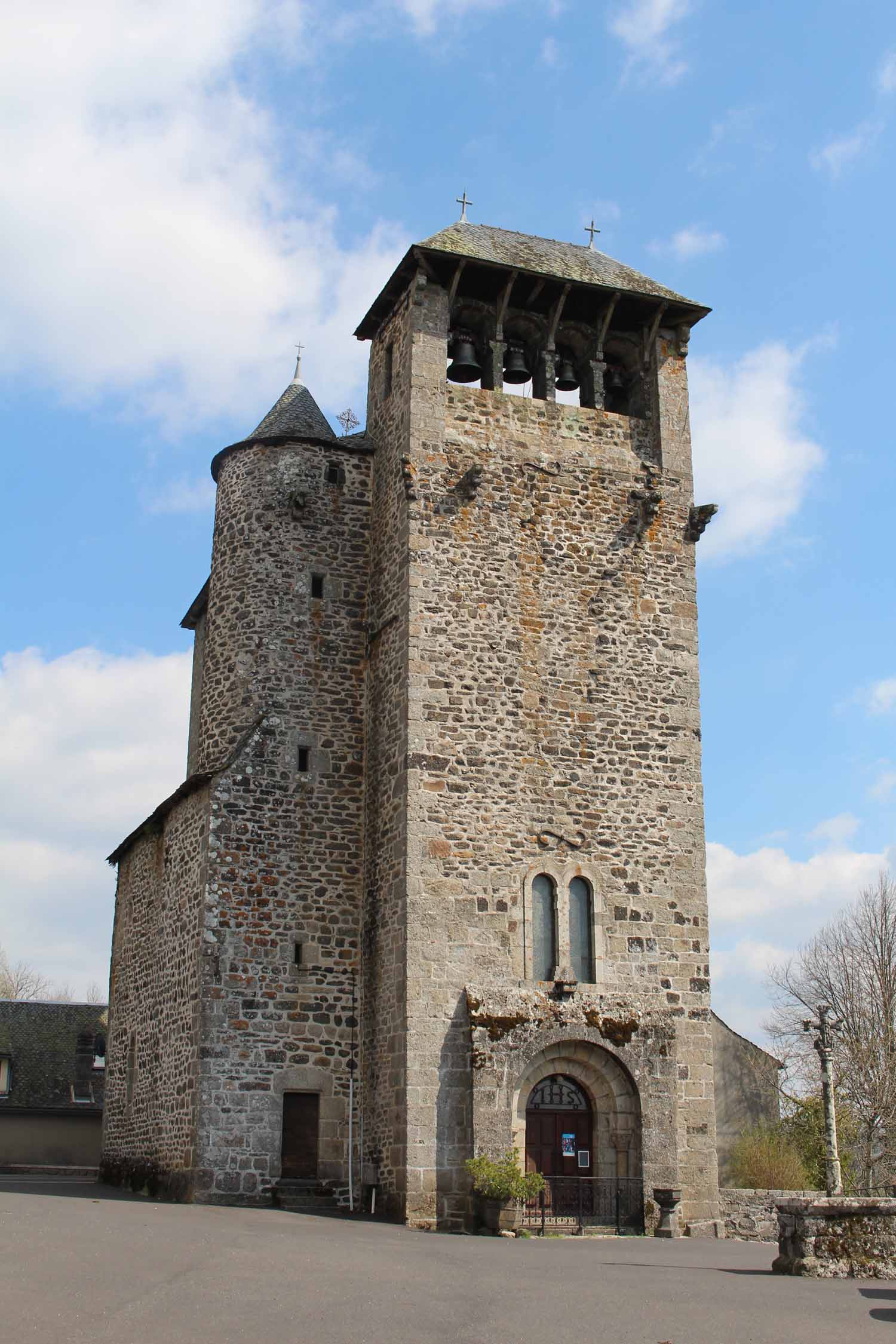 Sainte-Geneviève-sur-Argence, église Saint-Etienne