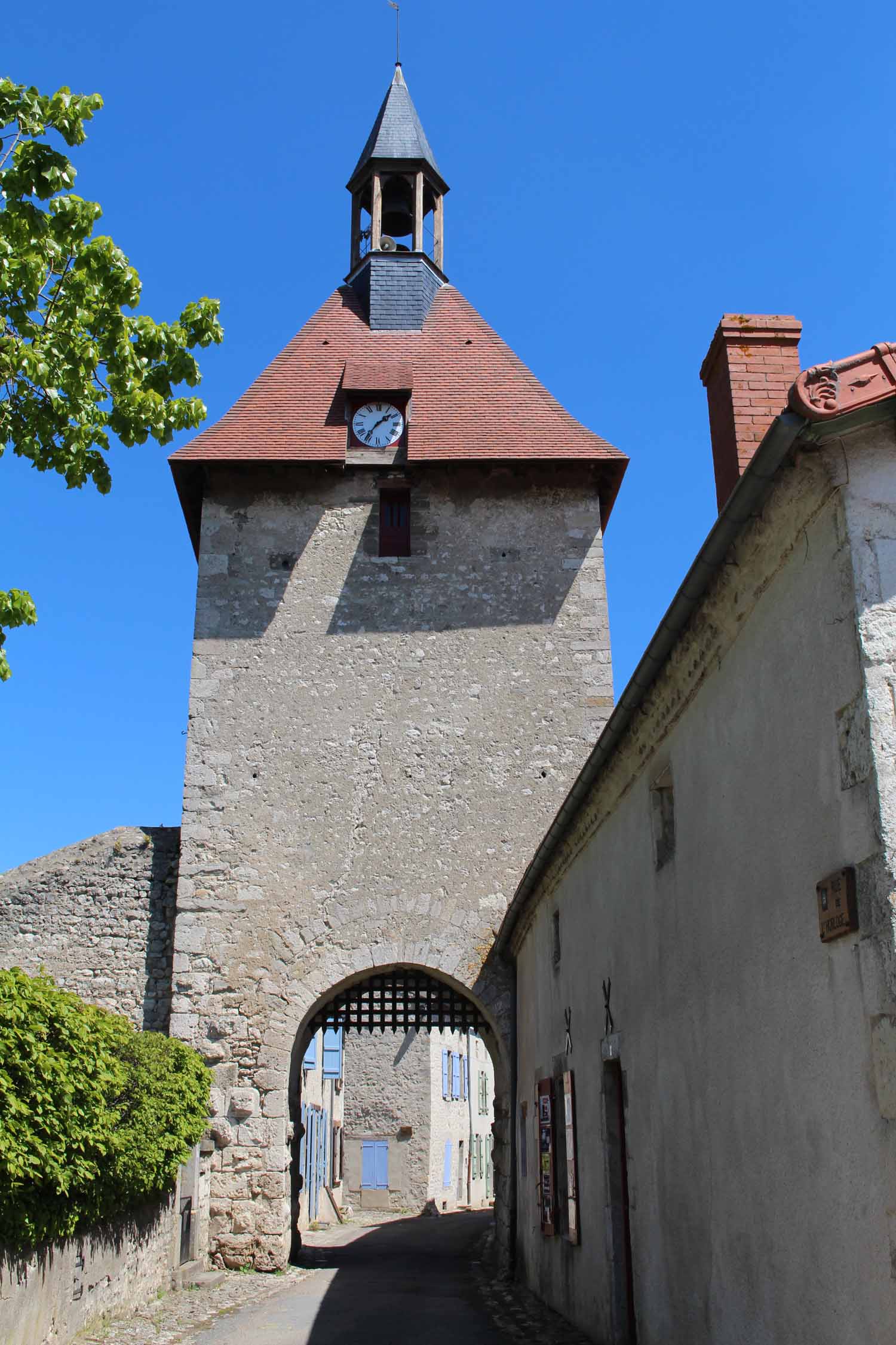 Charroux, porte de l'Horloge