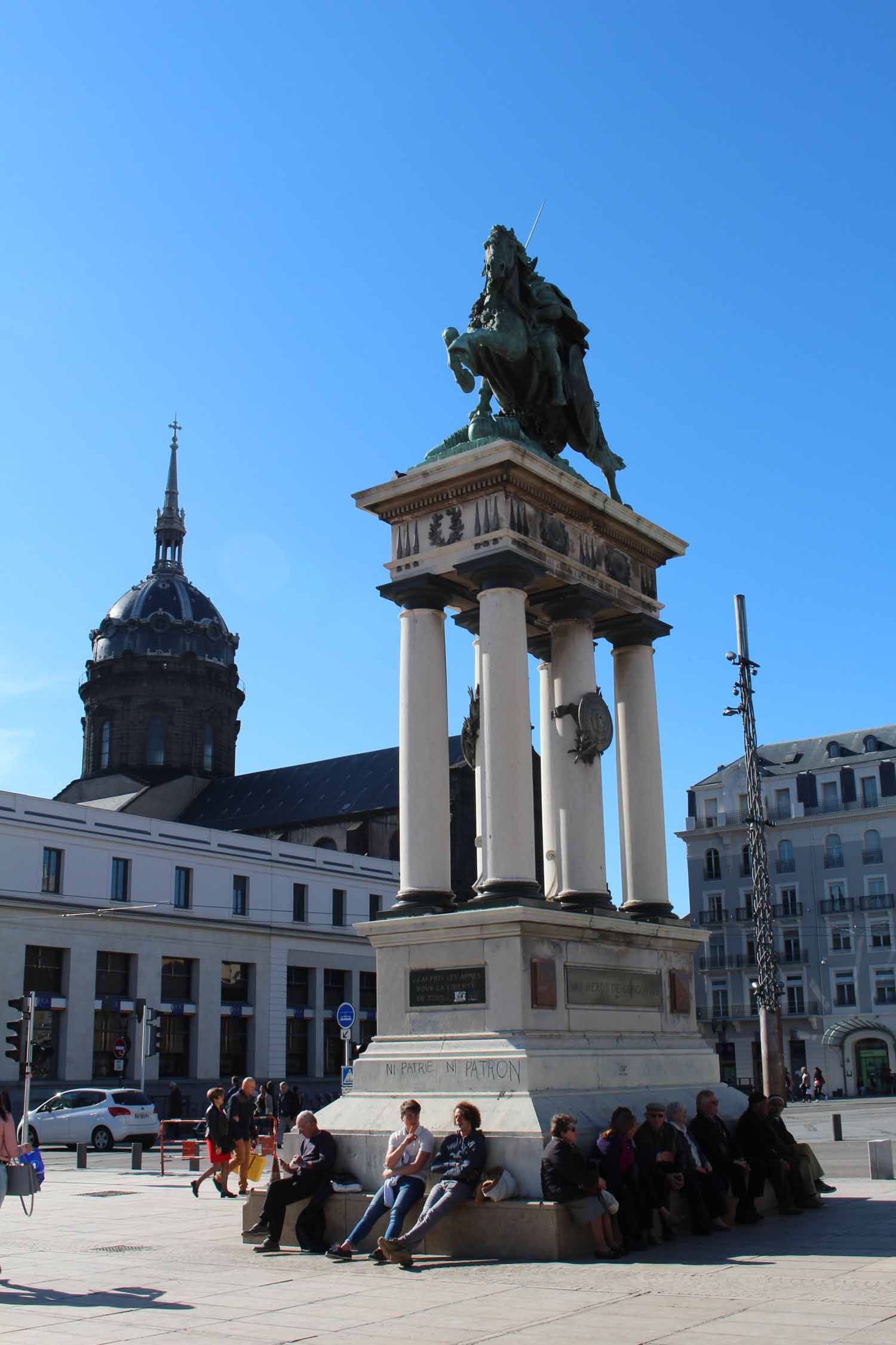 Clermont-Ferrand, place de Jaude, statue Desaix