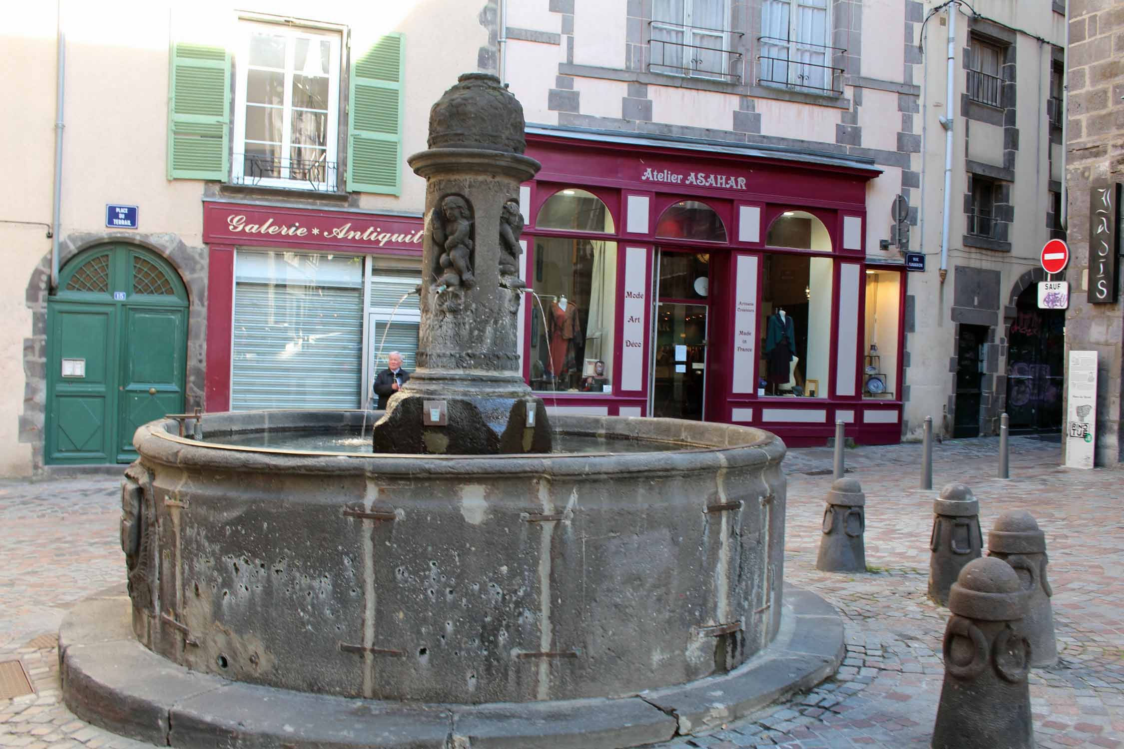 Clermont-Ferrand, fontaine du Terrail