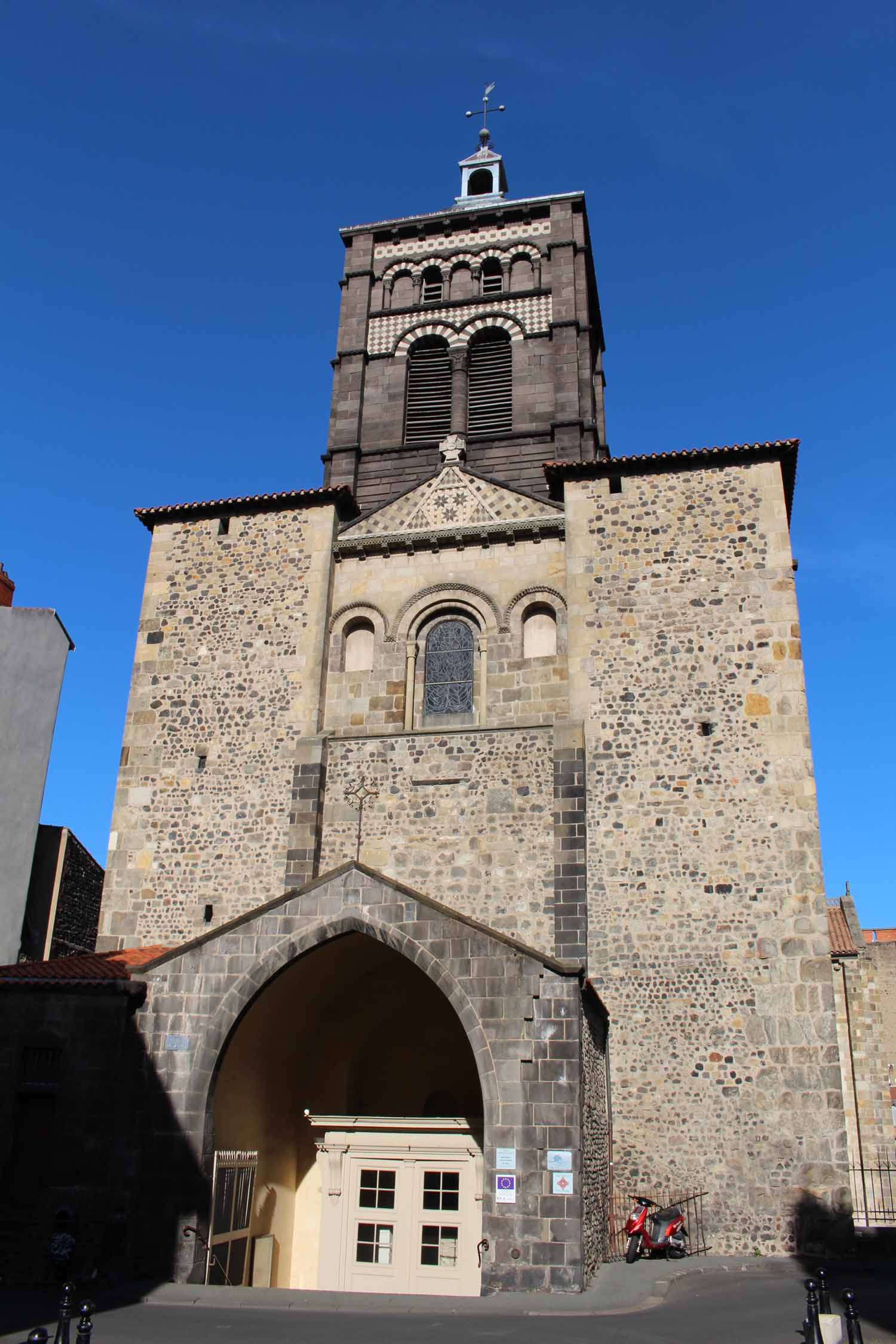 Clermont-Ferrand, Notre-Dame-du-Port