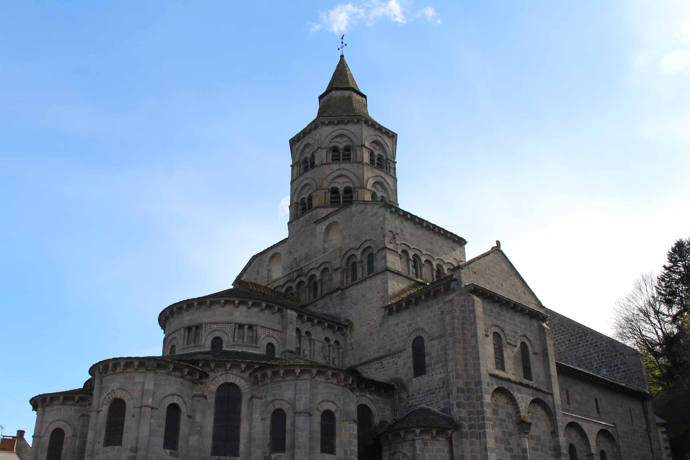 Orcival, basilique Notre-Dame