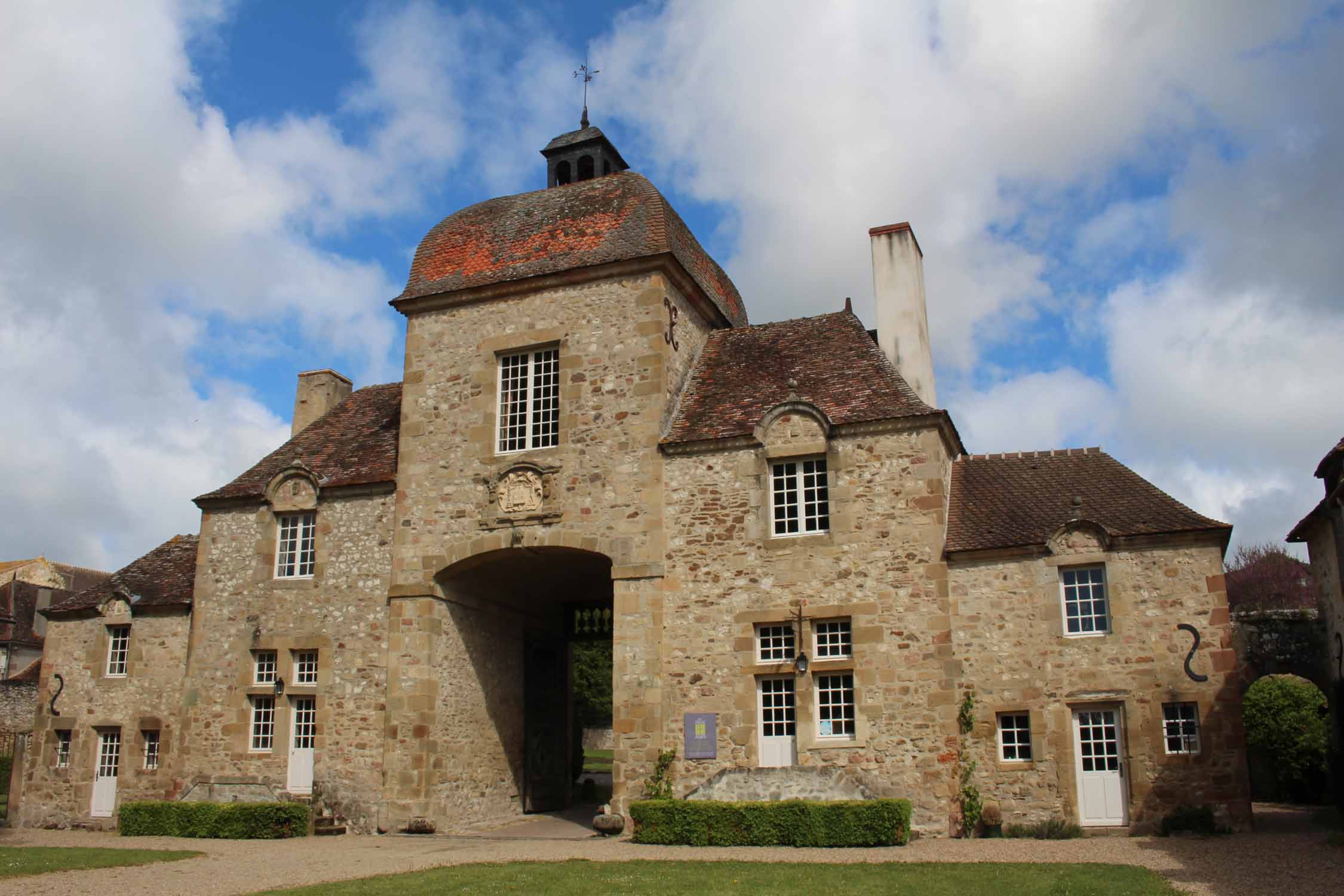 Souvigny, porterie