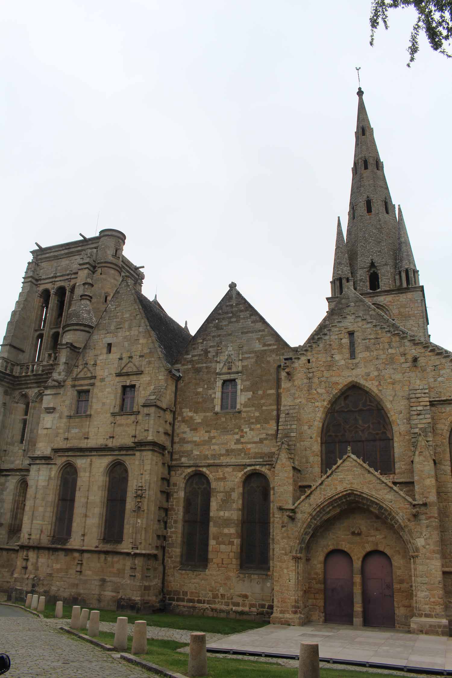 Guingamp, basilique Notre-Dame-de-Bon-Secours