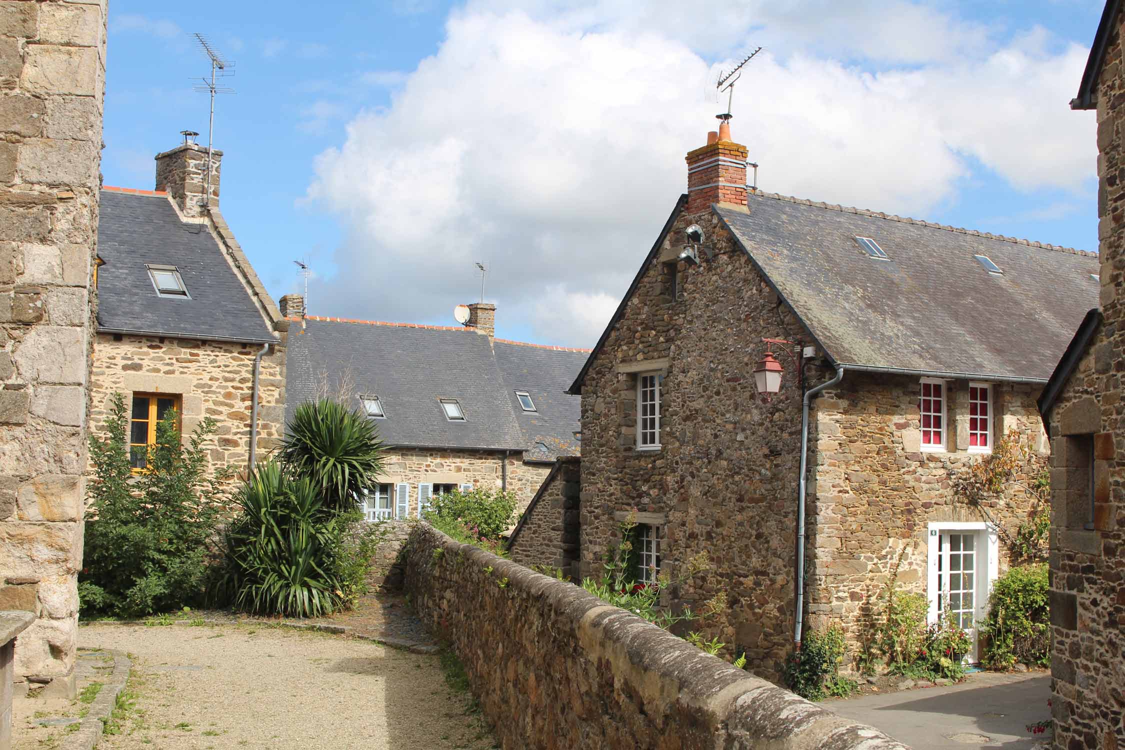 Saint-Suliac, maisons en pierre