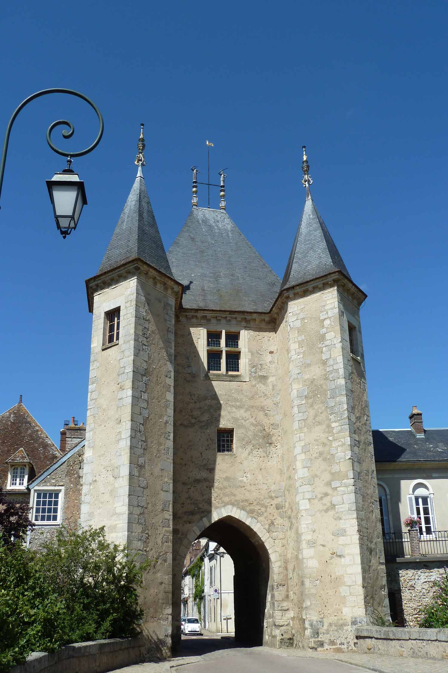 Villeneuve-sur-Yonne, porte de Joigny