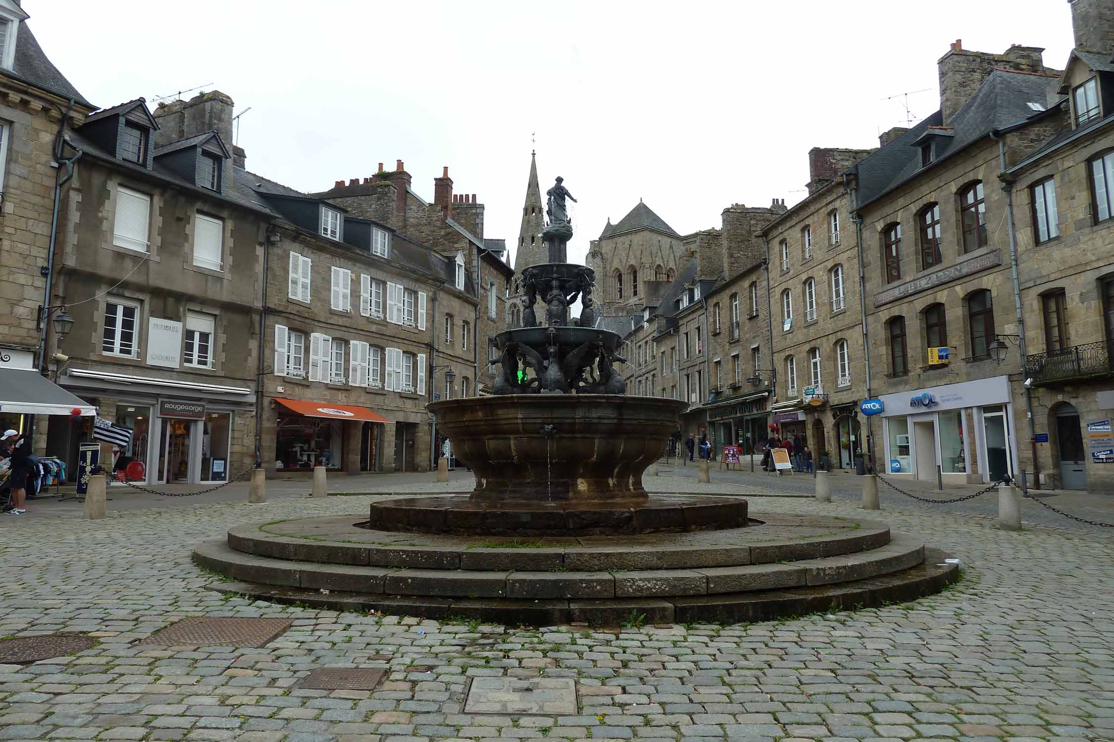 Guingamp, fontaine de la Plomée