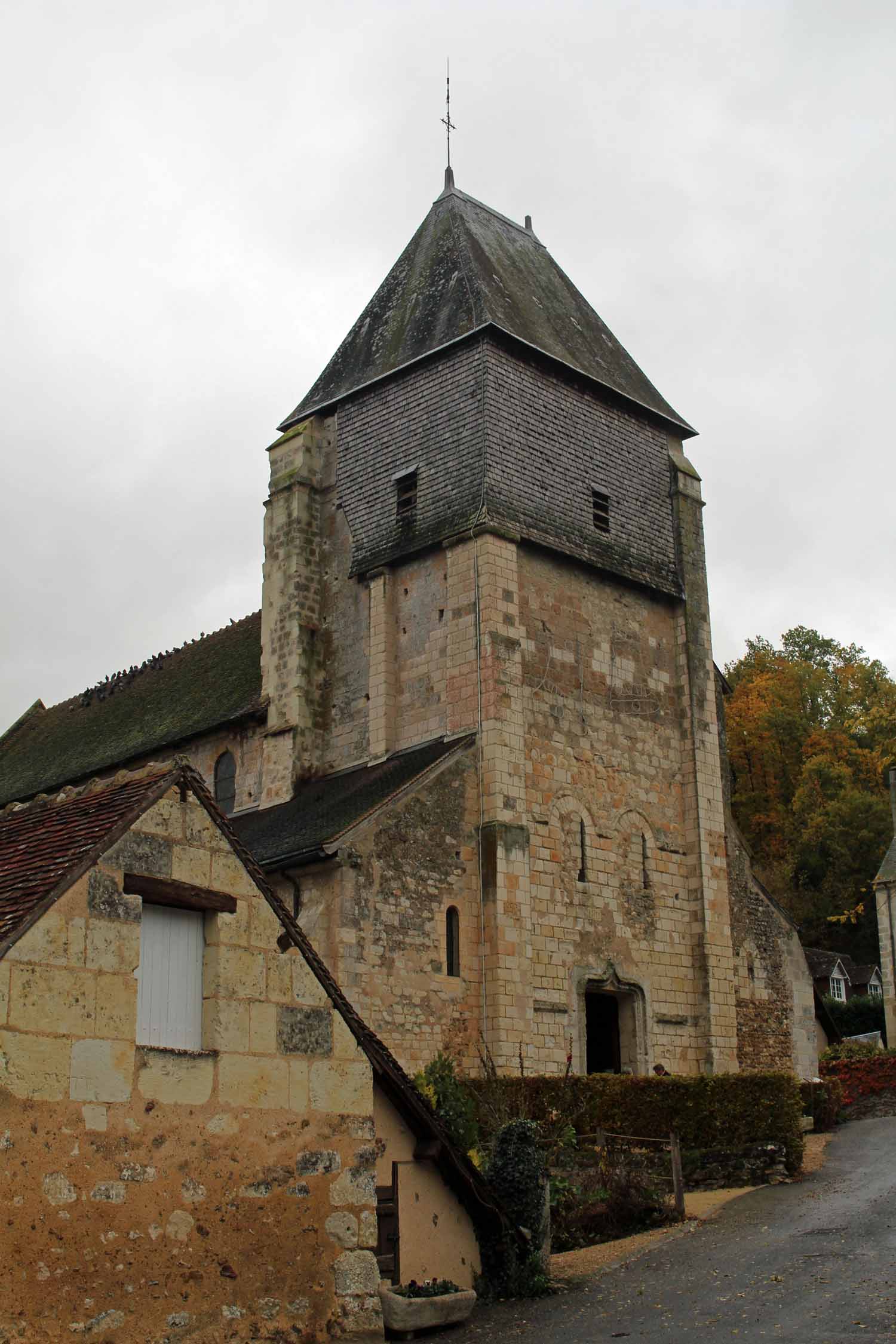 Lavardin, église Saint-Genest