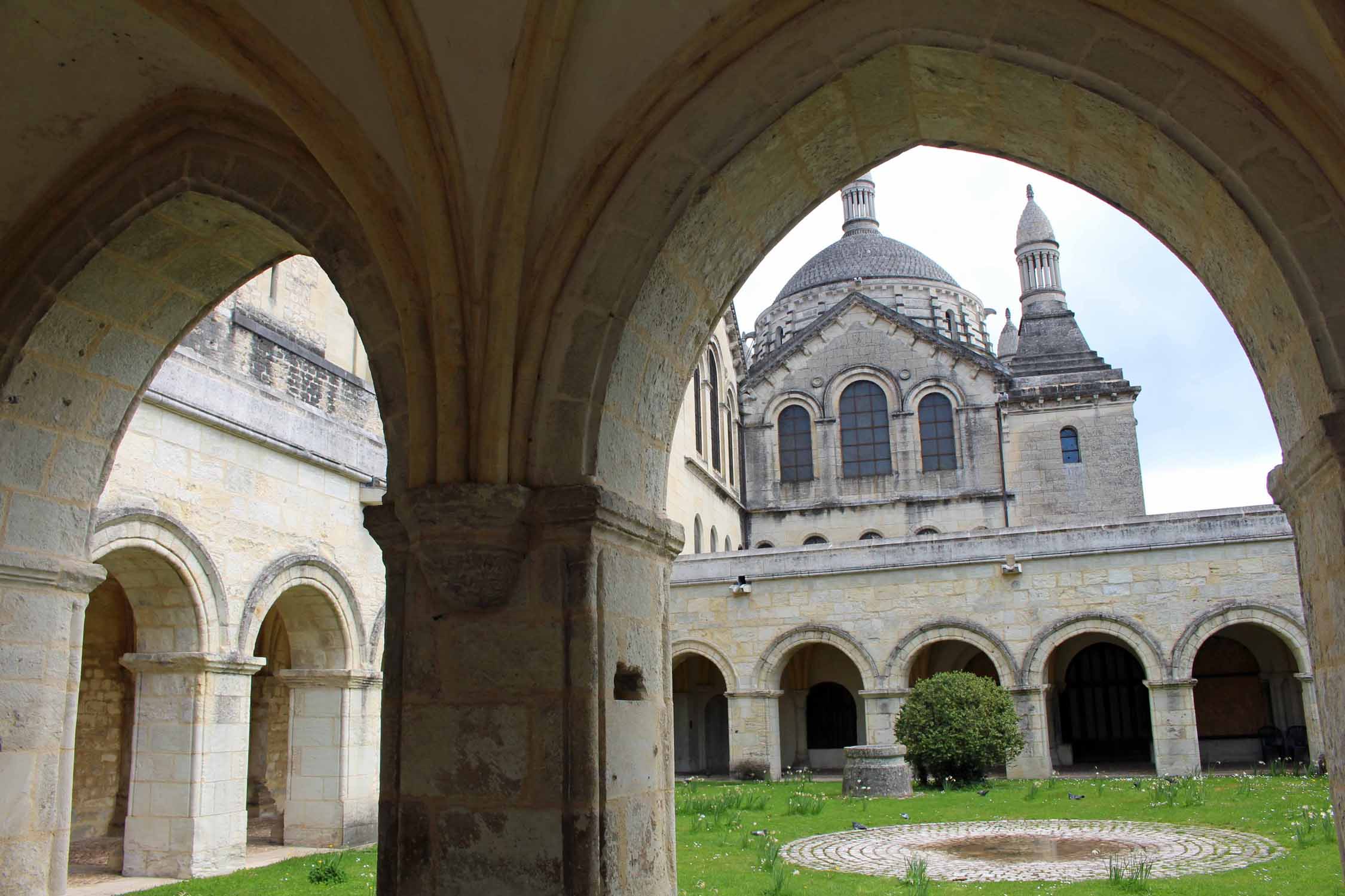 Périgueux, cathédrale Saint-Front, cloître