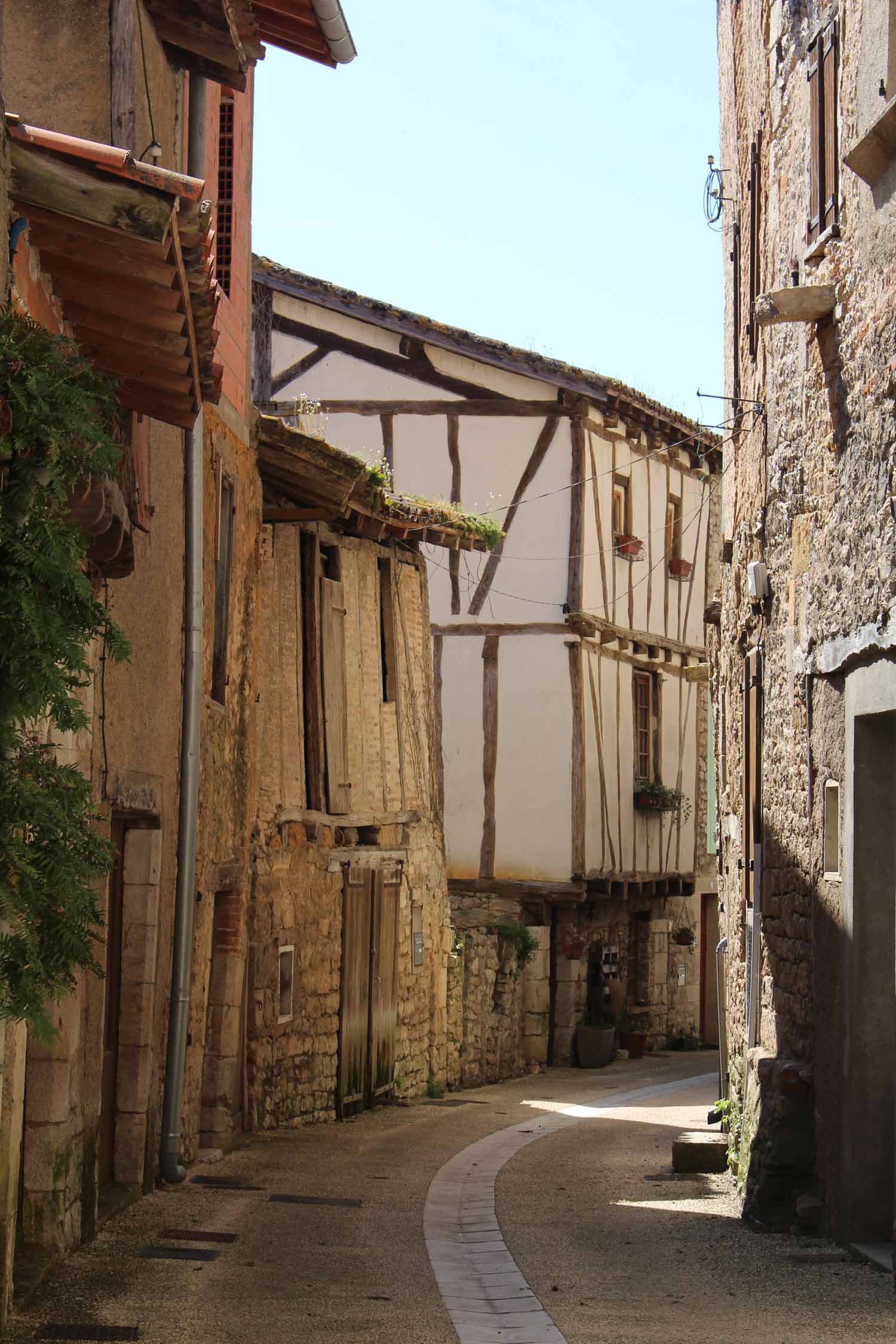 Montricoux, ruelle typique