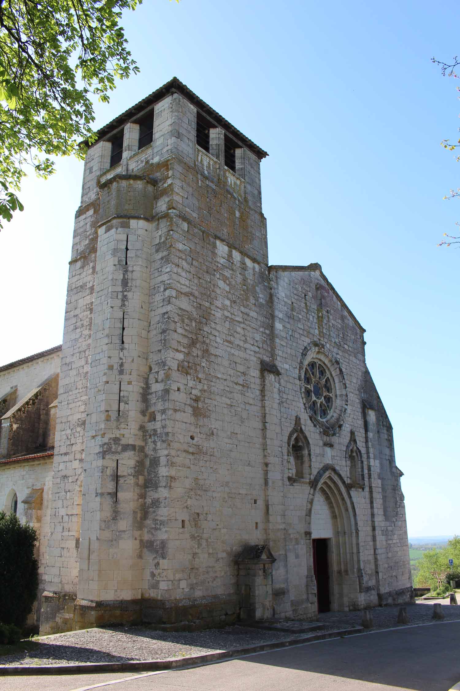Collégiale Saint-Martin de Montpezat-de-Quercy