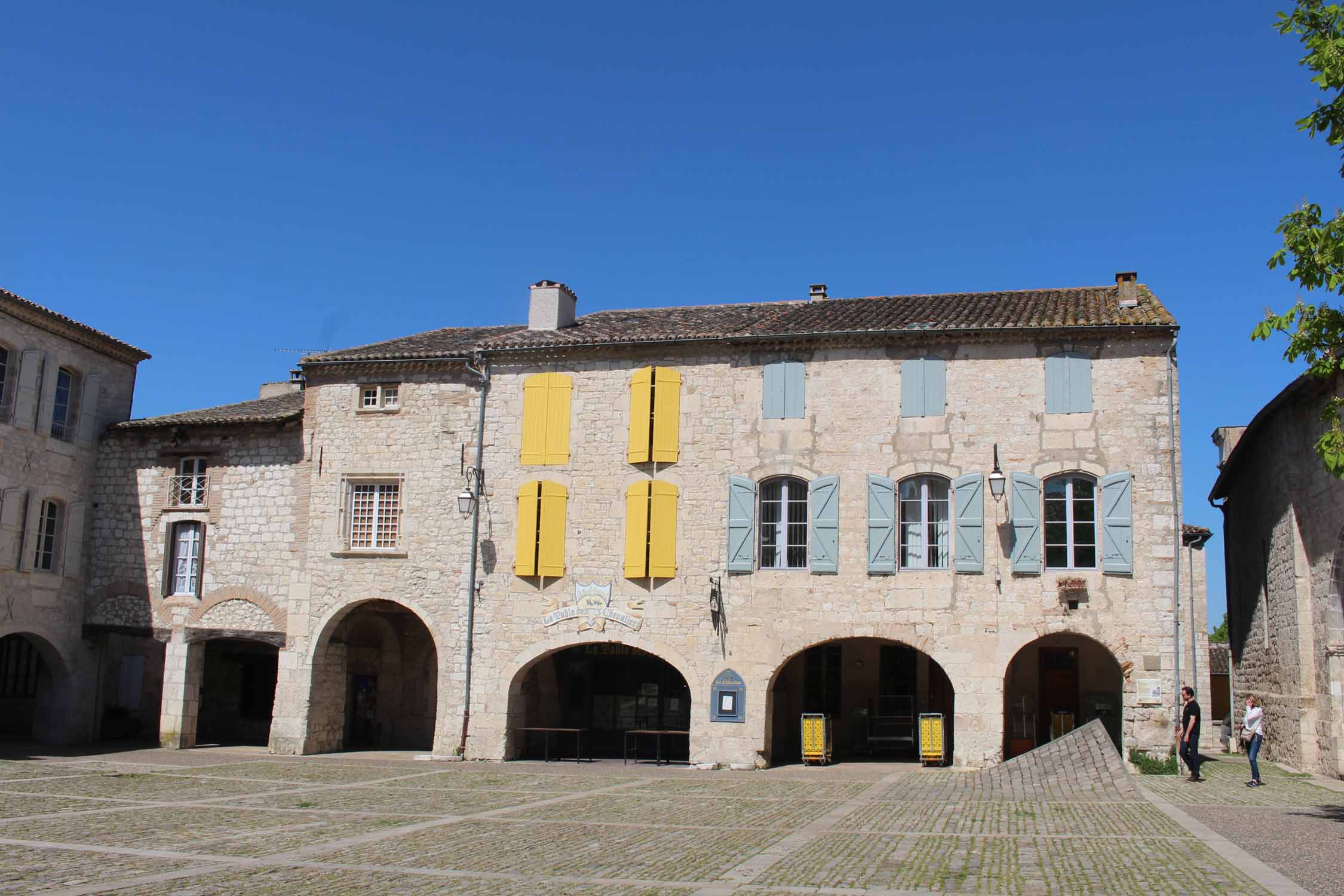 Lauzerte, place des Cornières, arcades