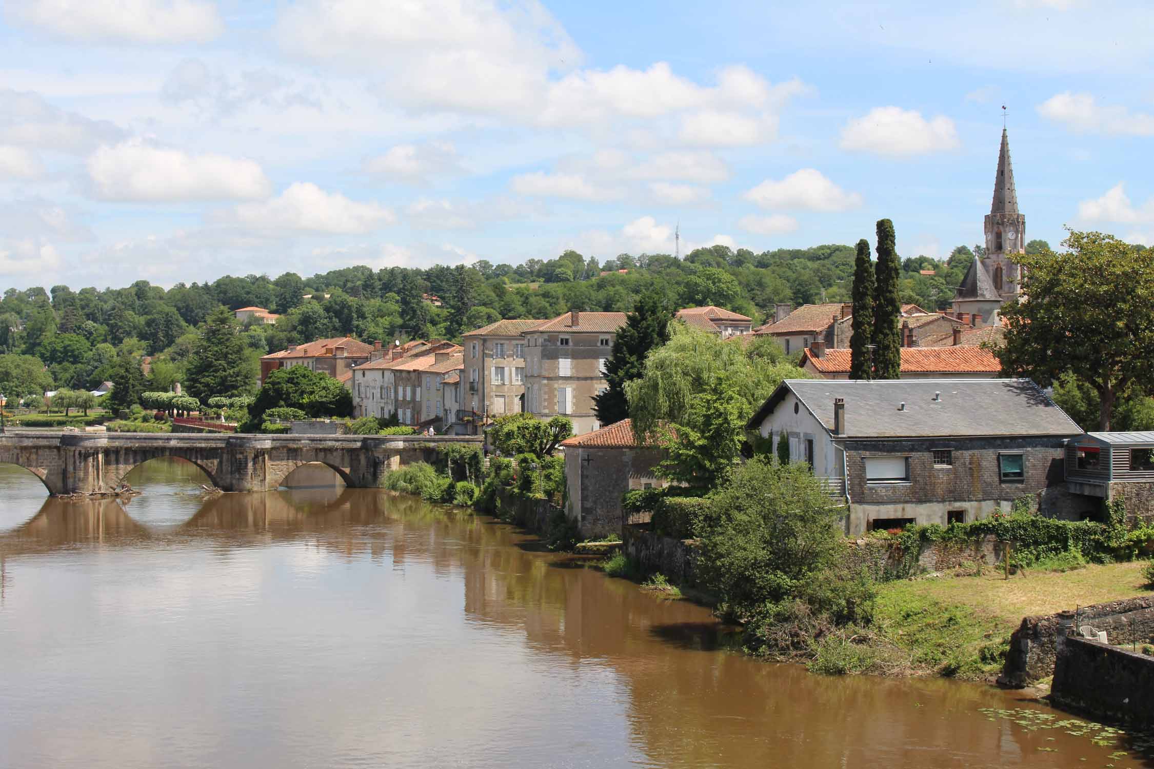 Confolens, le Pont-Vieux