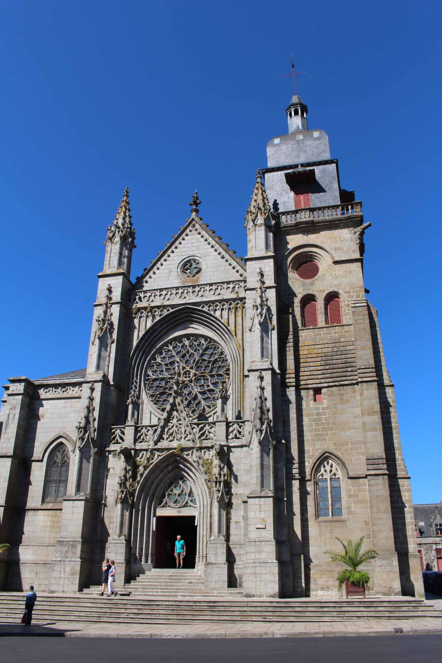 Fougères, église Saint-Léonard