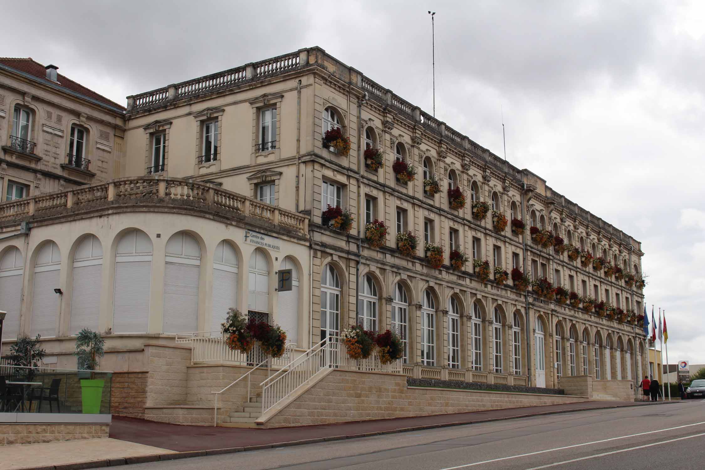 Vittel, bâtiment de l'hôtel de ville