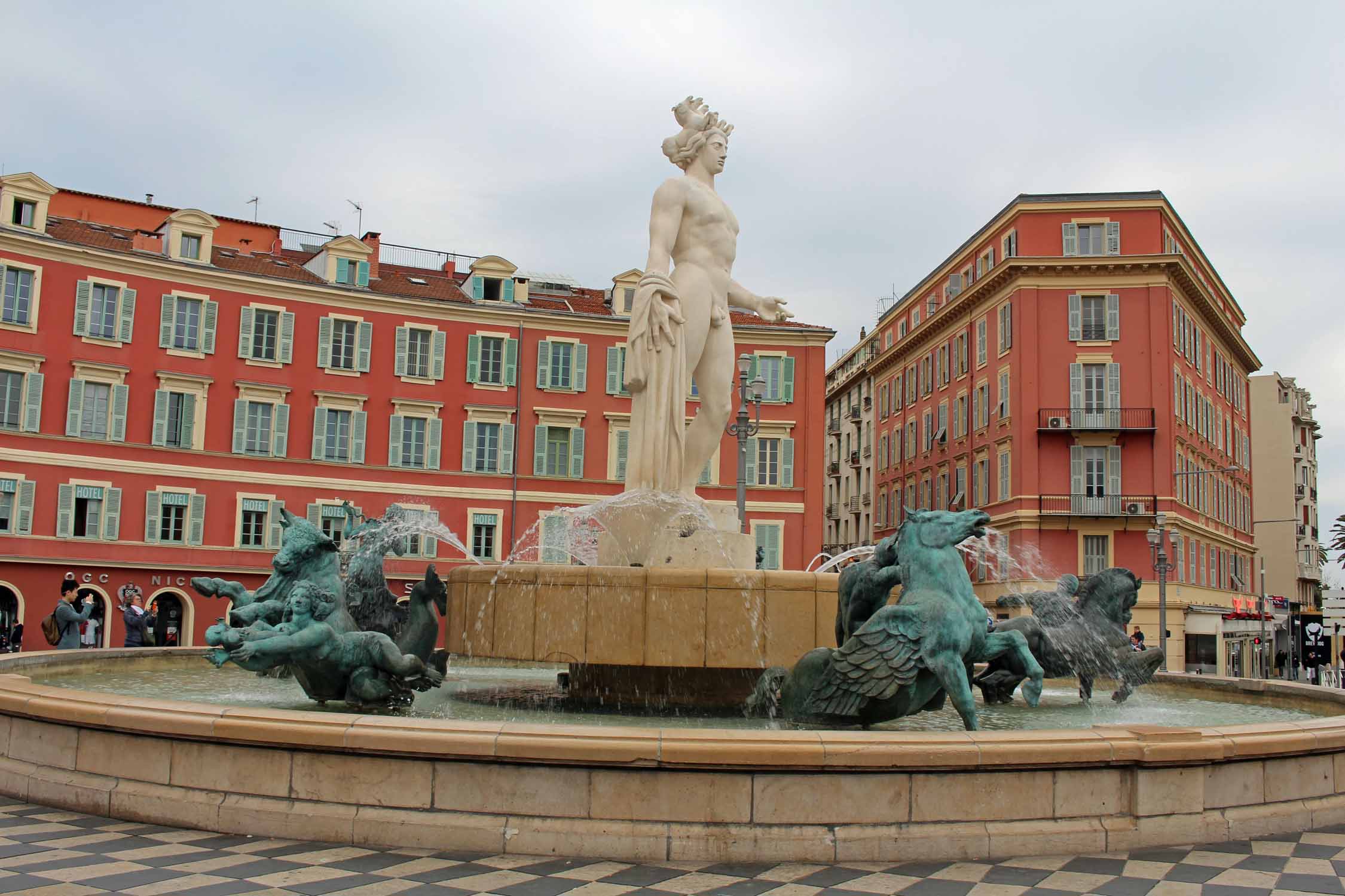 Nice, place Massena, statue d'Apollon