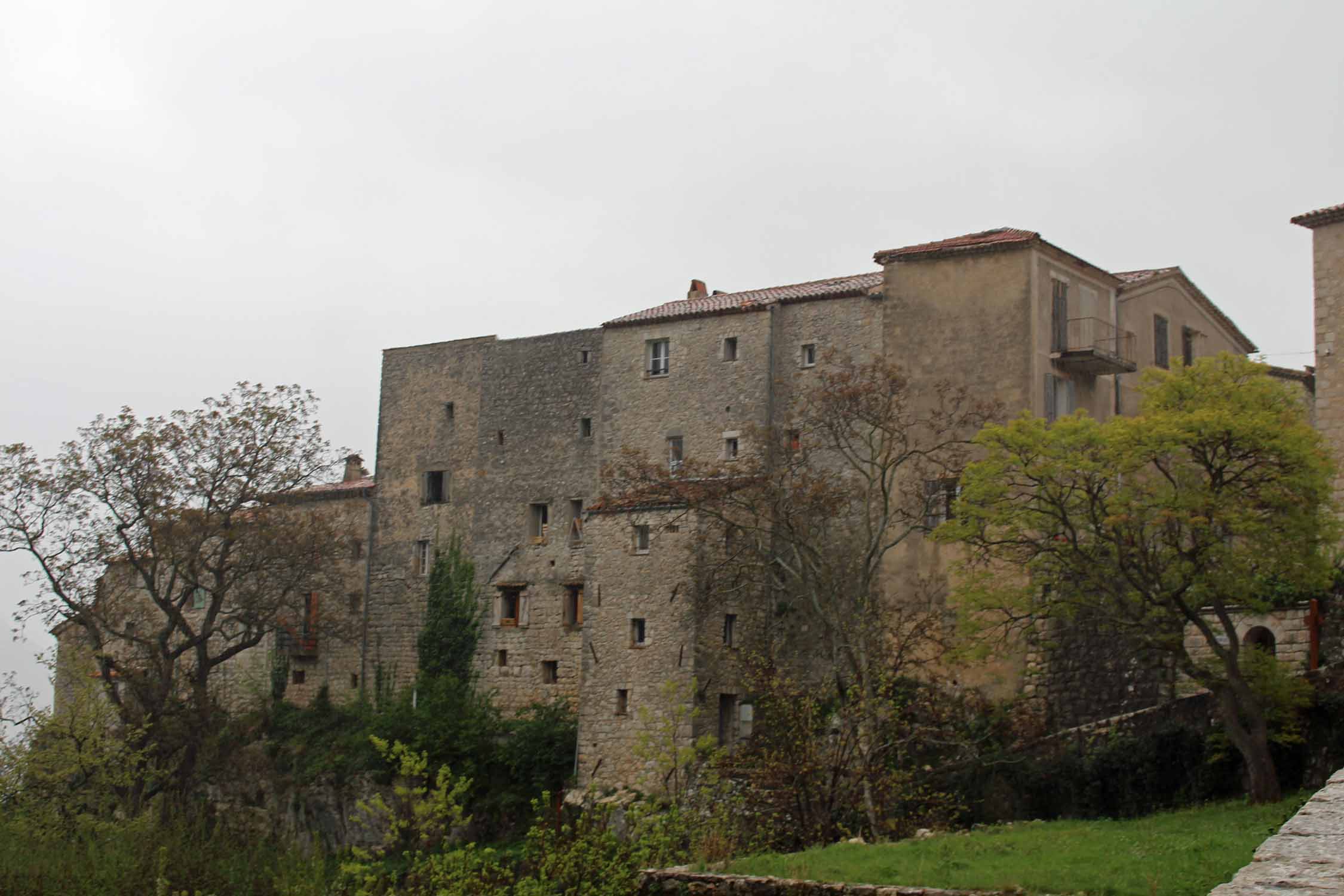 Gourdon, Alpes-Maritimes, maisons en pierre