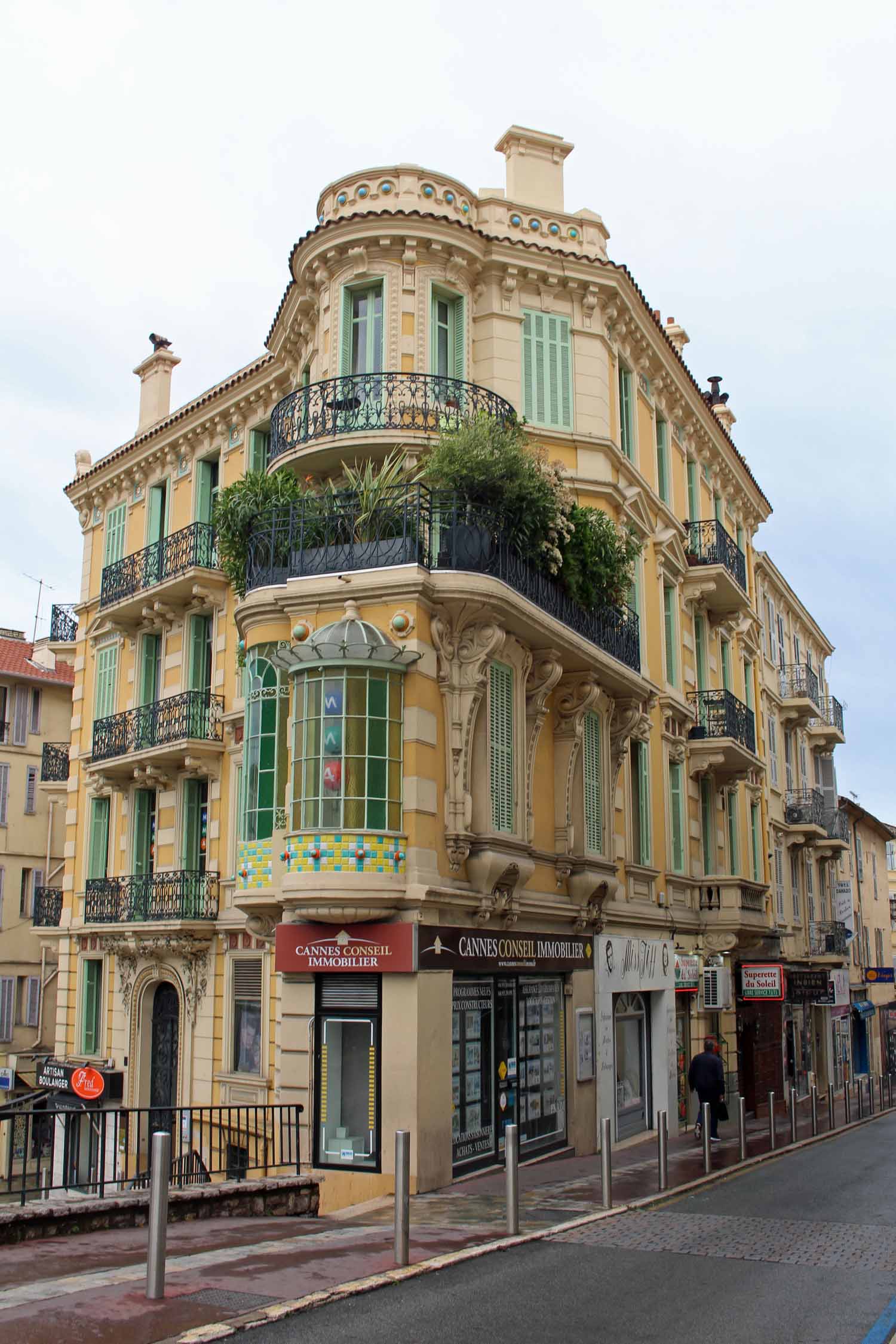 Cannes, immeuble rue Jean du Riouffe