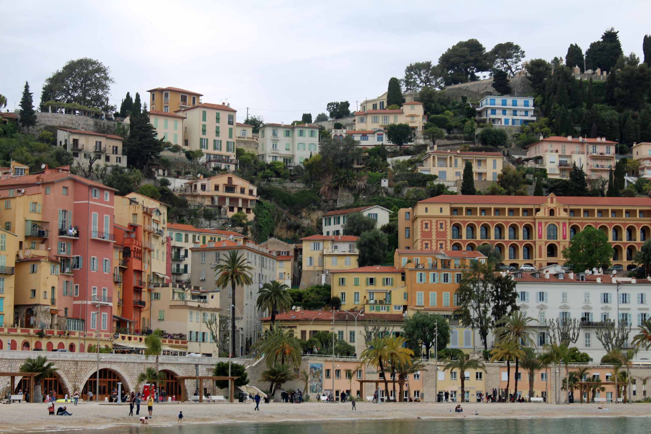 Menton, centre historique, bord de mer