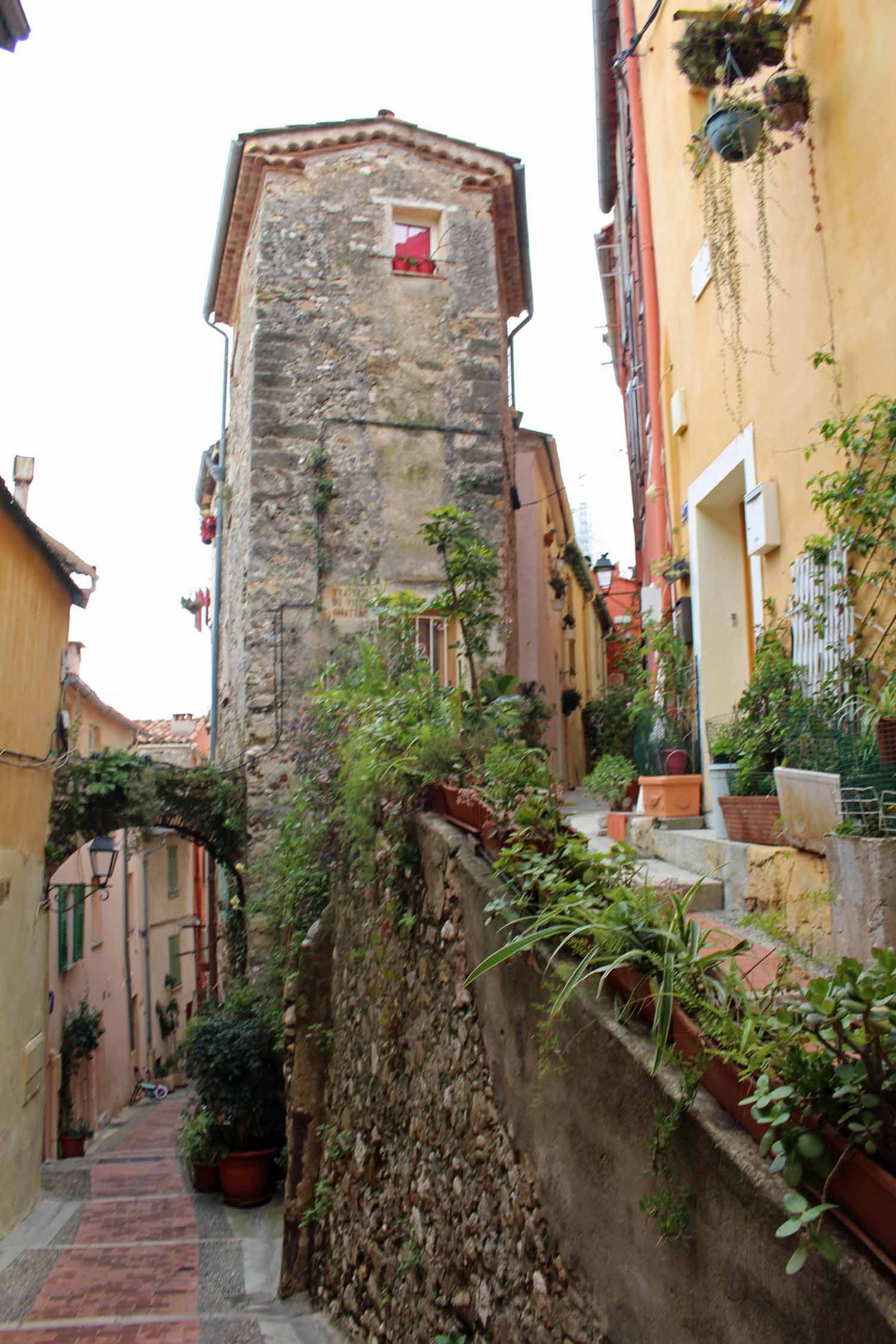 Menton, ruelle, maison en pierre