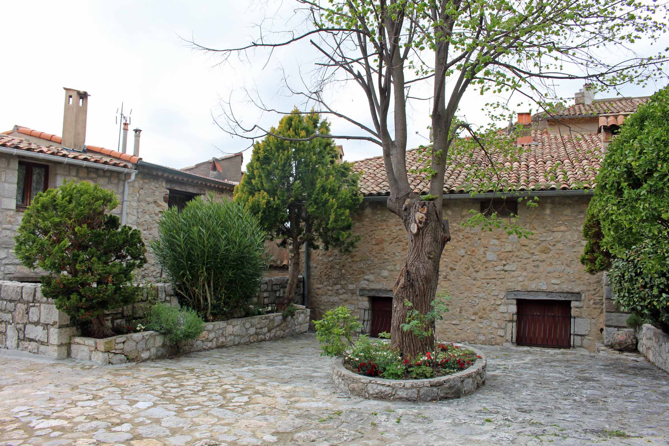 Village de Peille, place typique